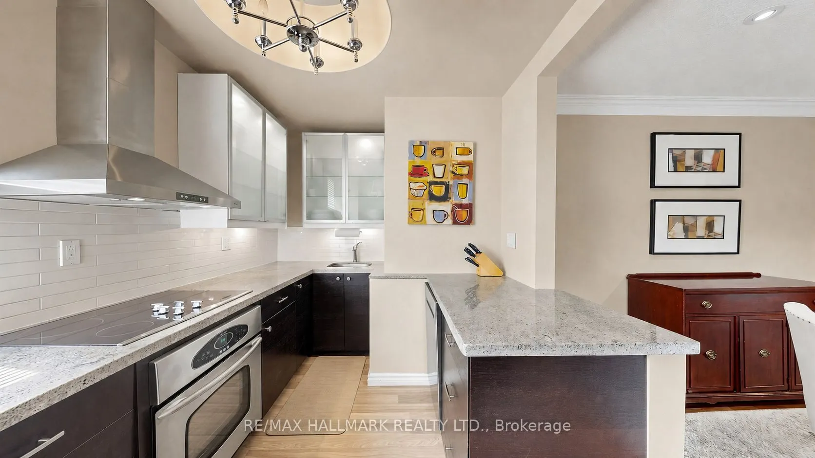 49 Queen Street E #402