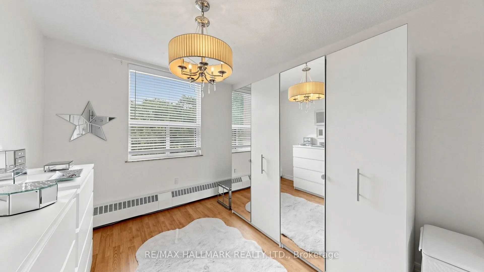 49 Queen Street E #402