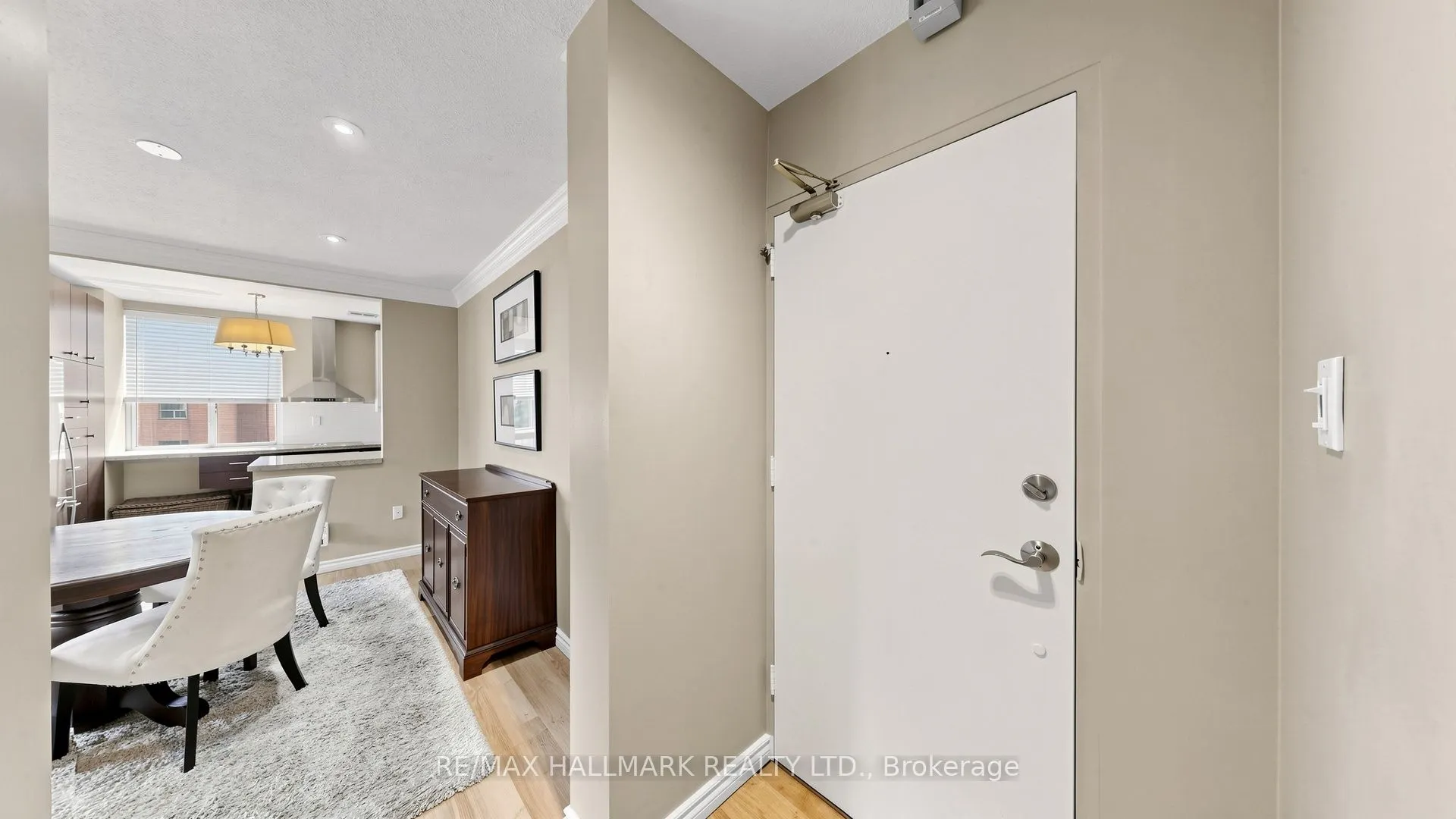 49 Queen Street E #402
