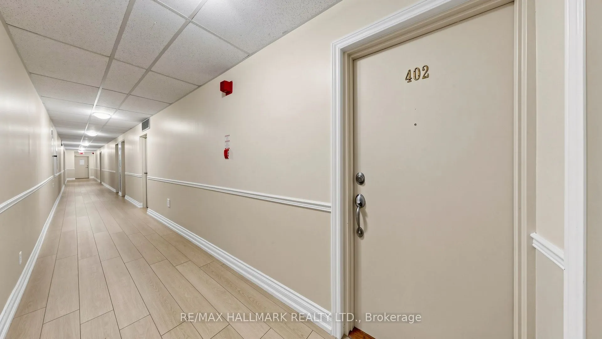 49 Queen Street E #402