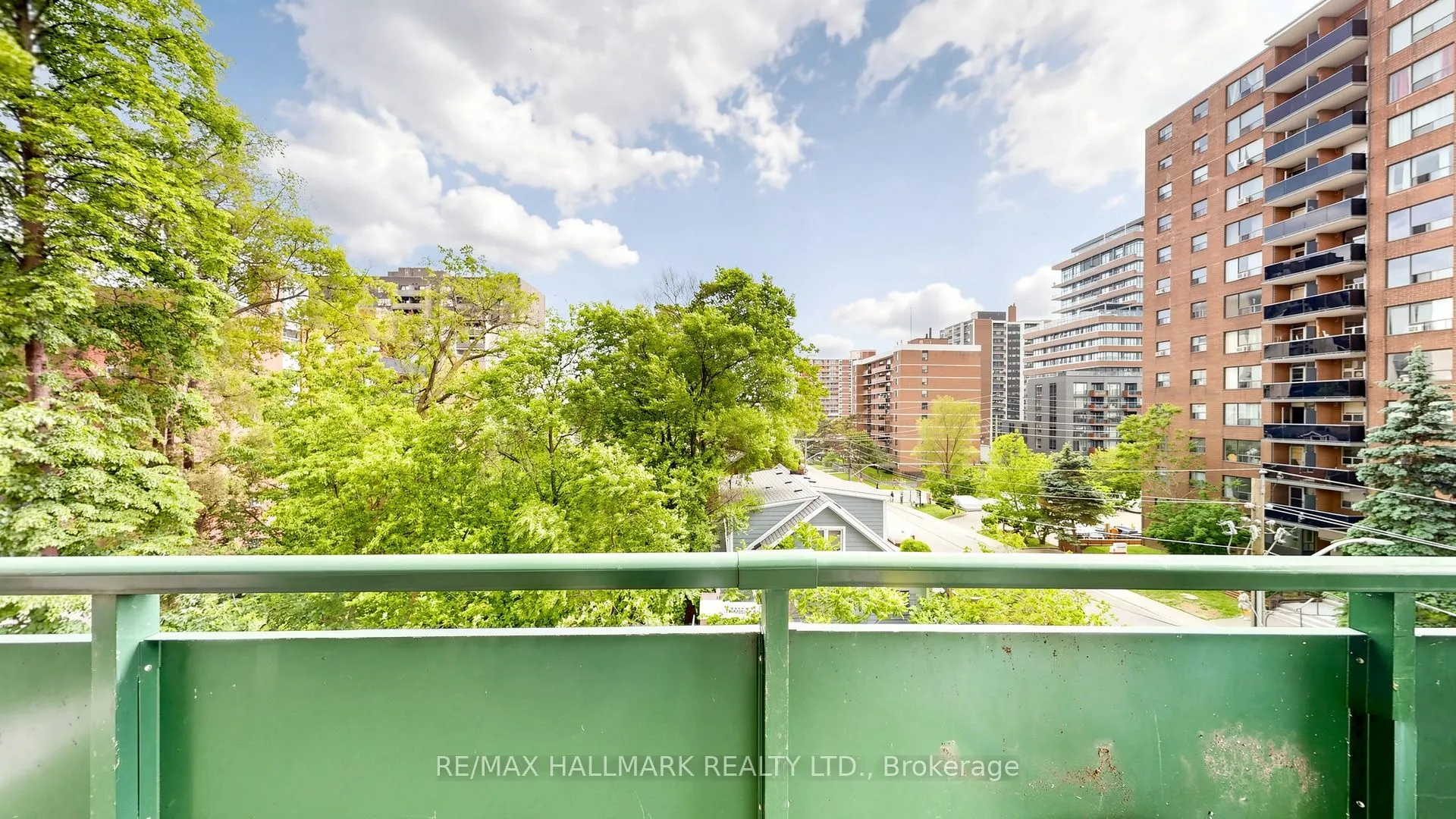 49 Queen Street E #402