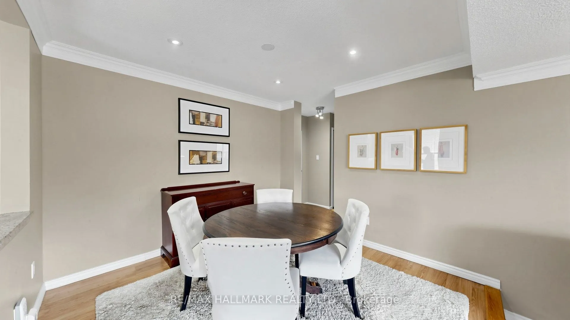 49 Queen Street E #402