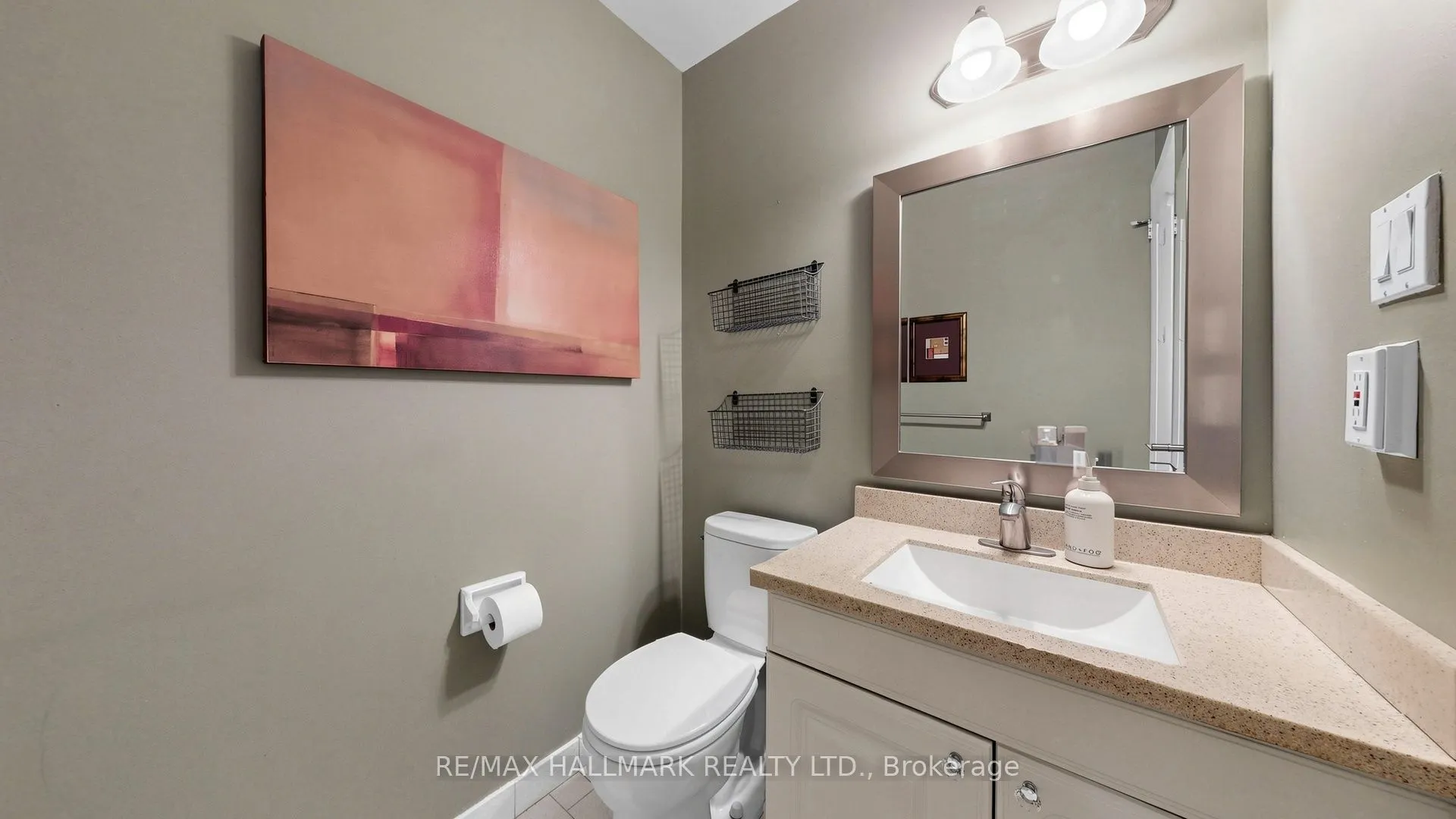 49 Queen Street E #402