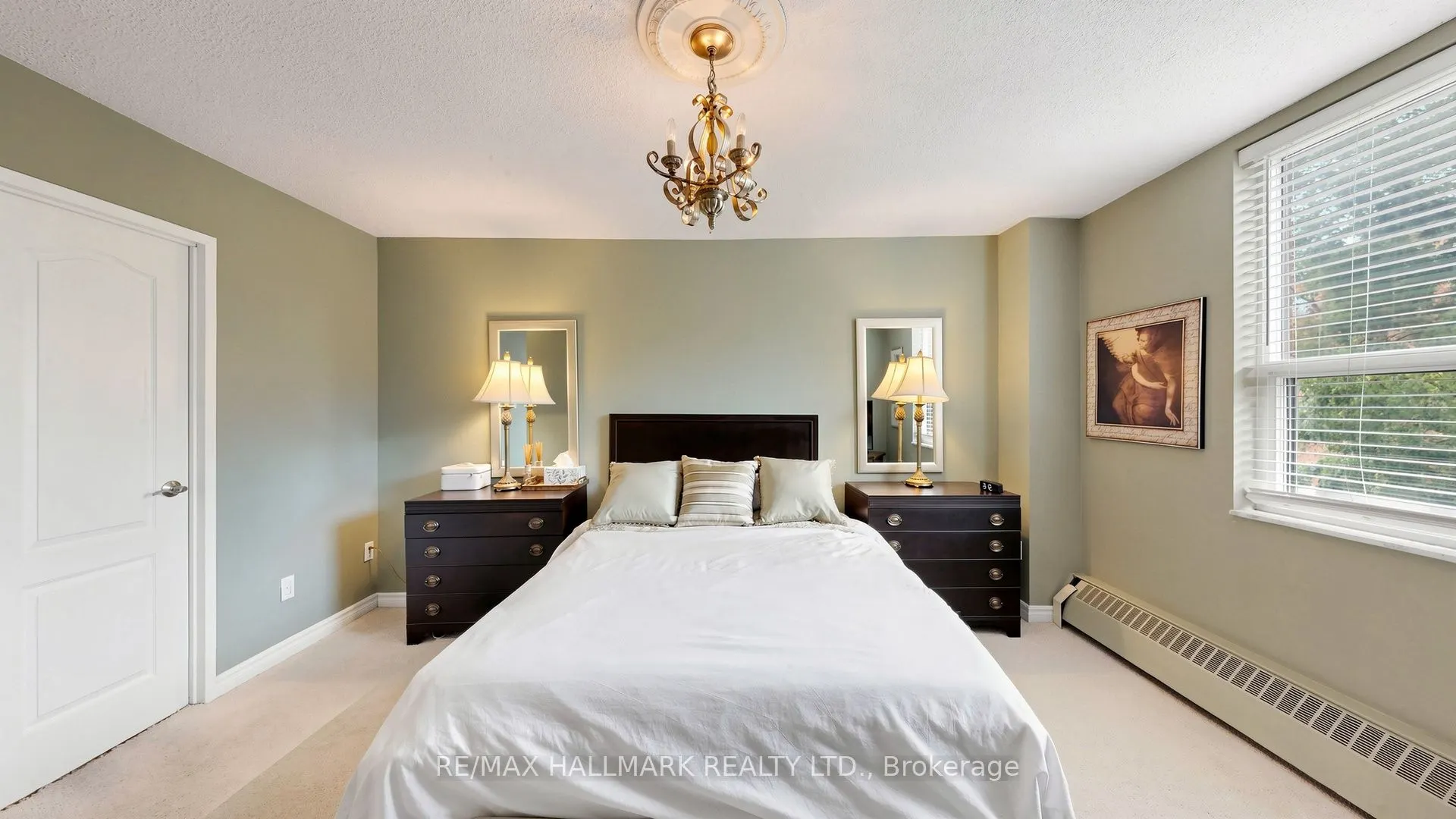 49 Queen Street E #402