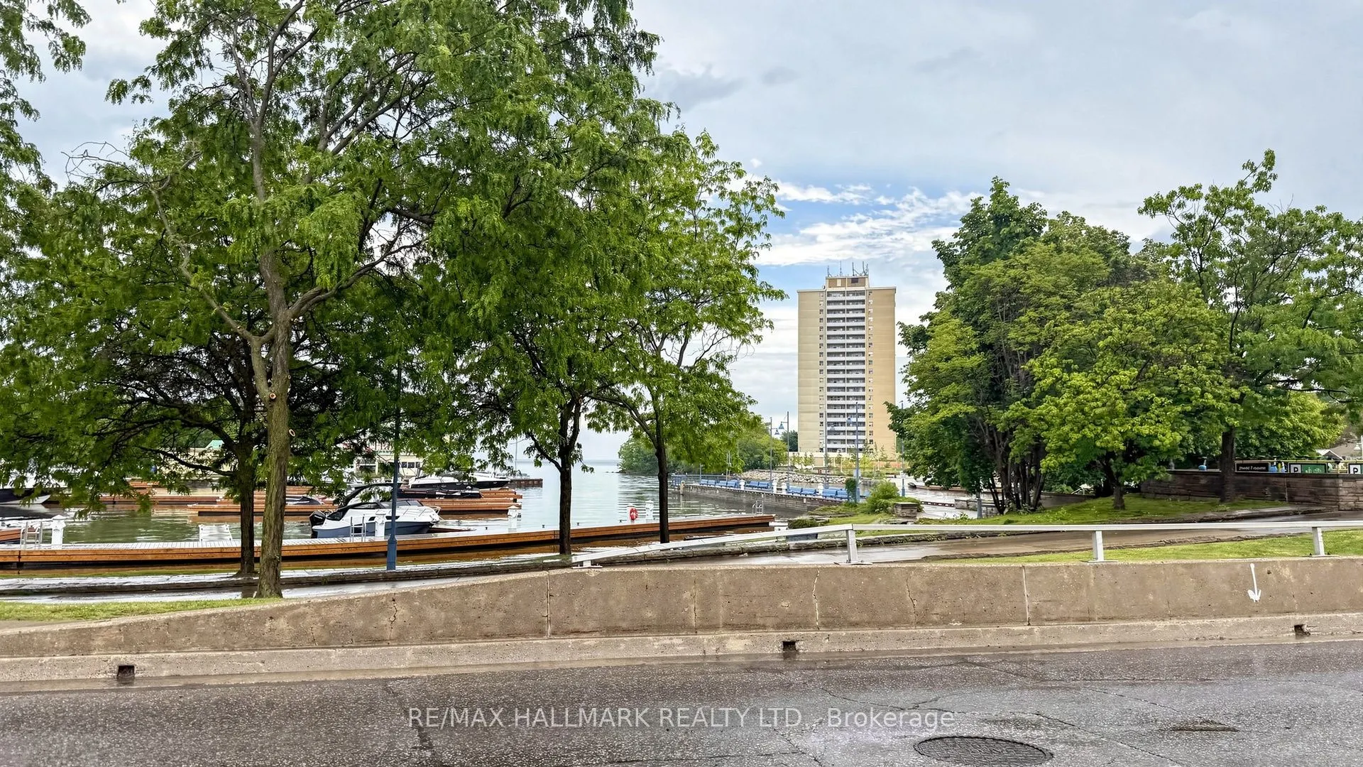 49 Queen Street E #402