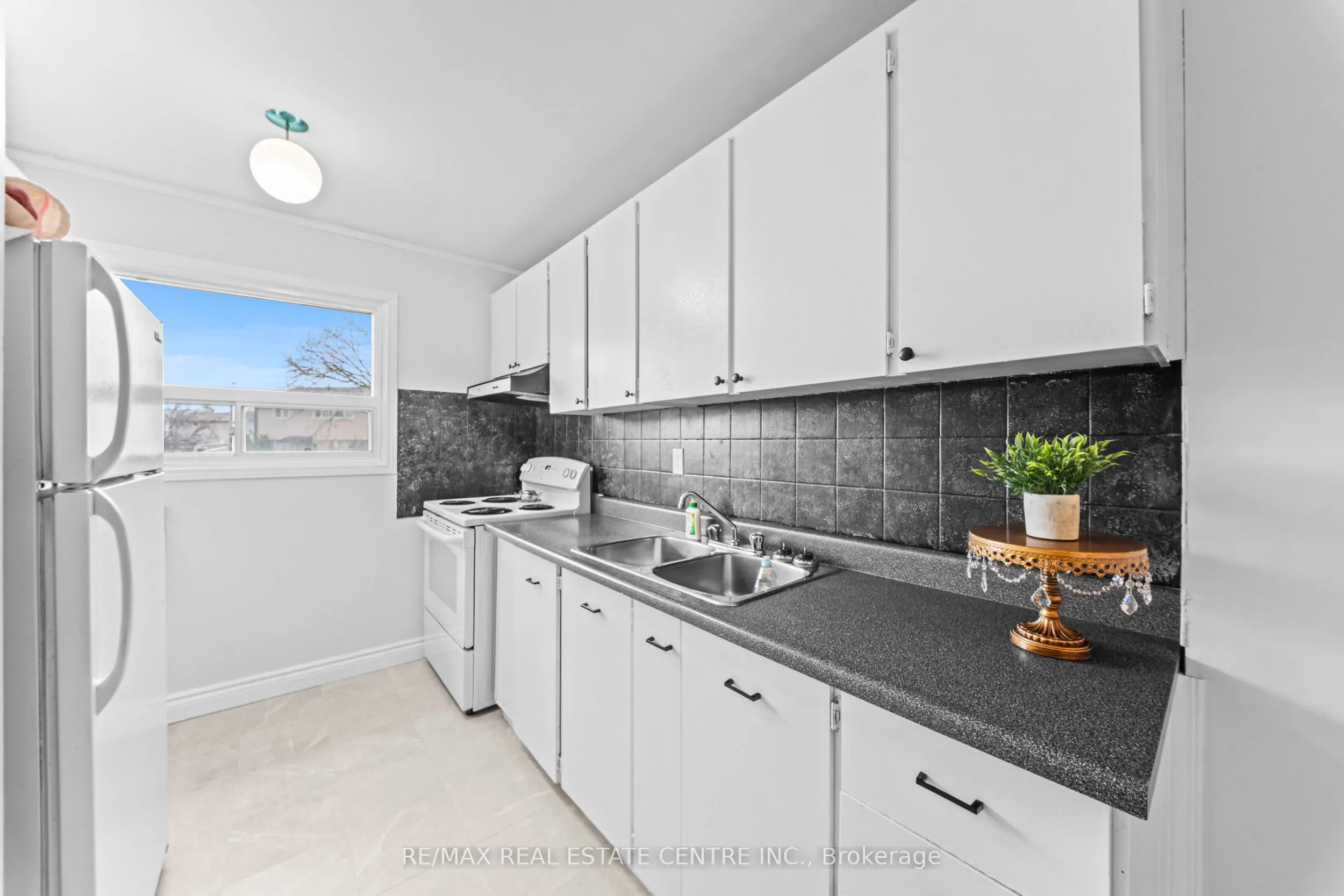 13 Gold Pine Court