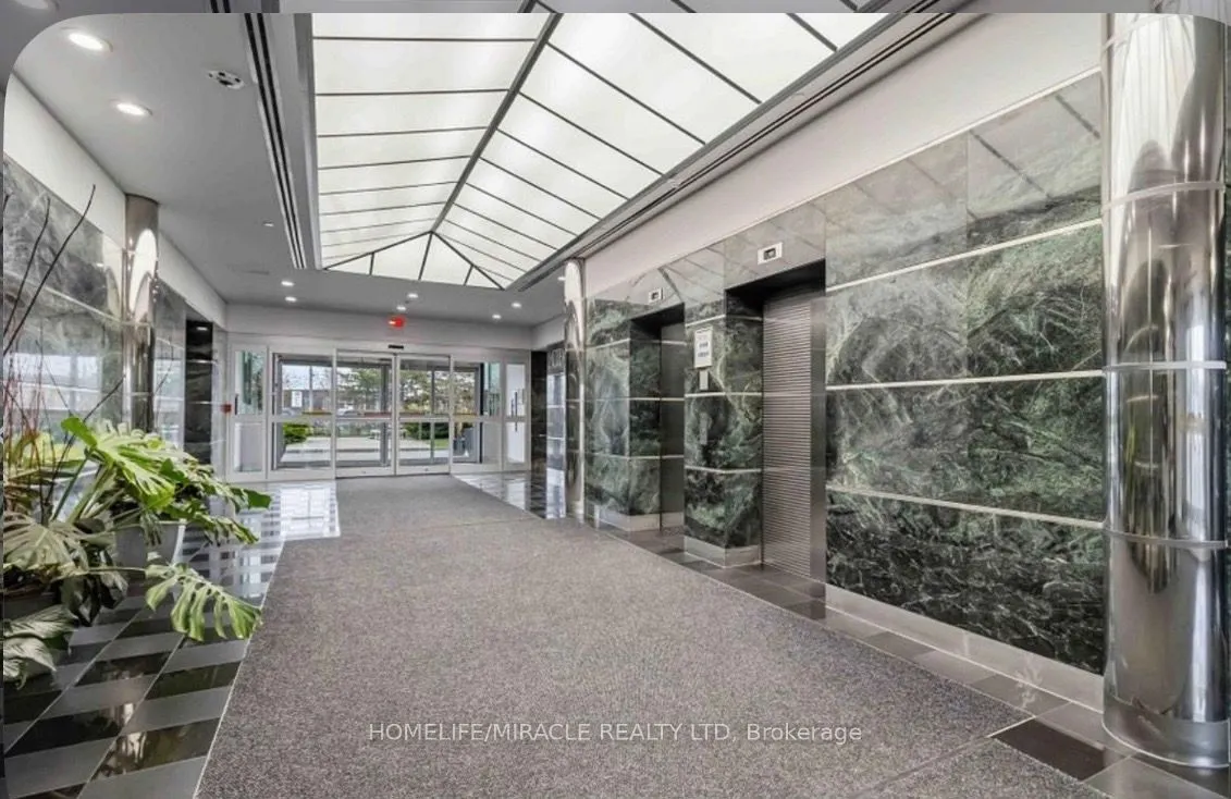 2800 Skymark Avenue #31