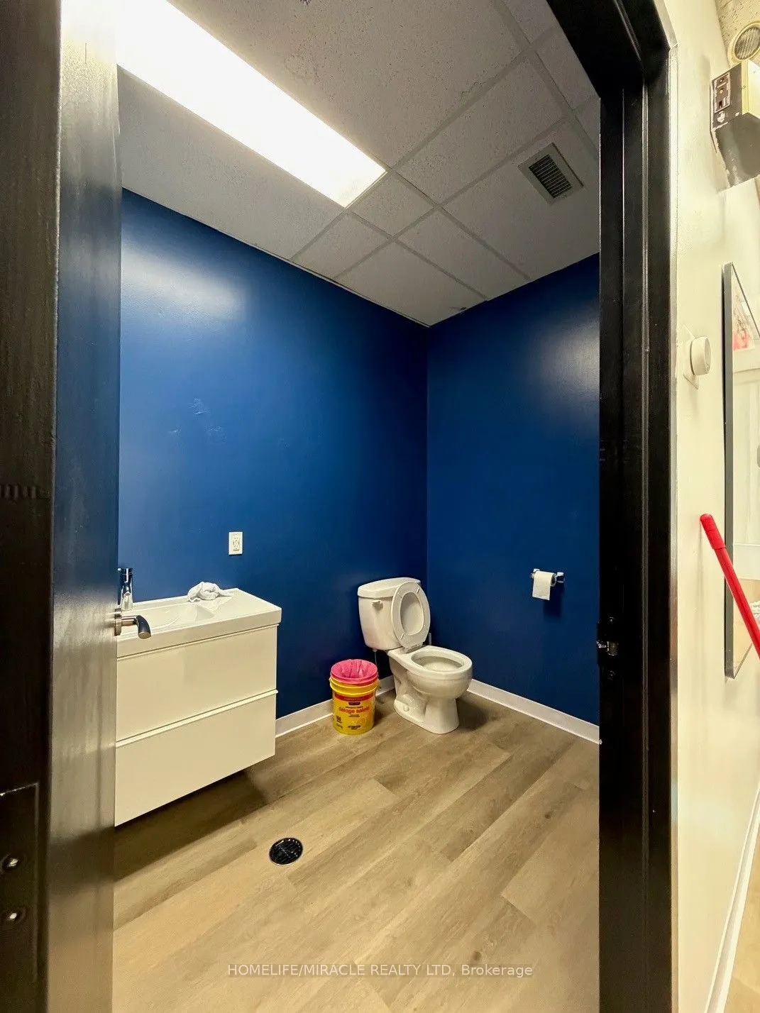 2800 Skymark Avenue #31