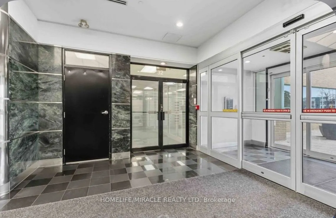 2800 Skymark Avenue #31