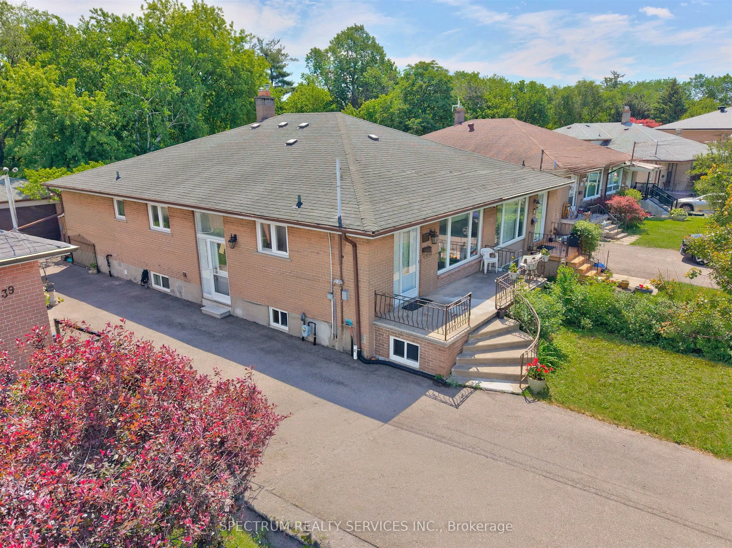 37 Newlin Crescent
