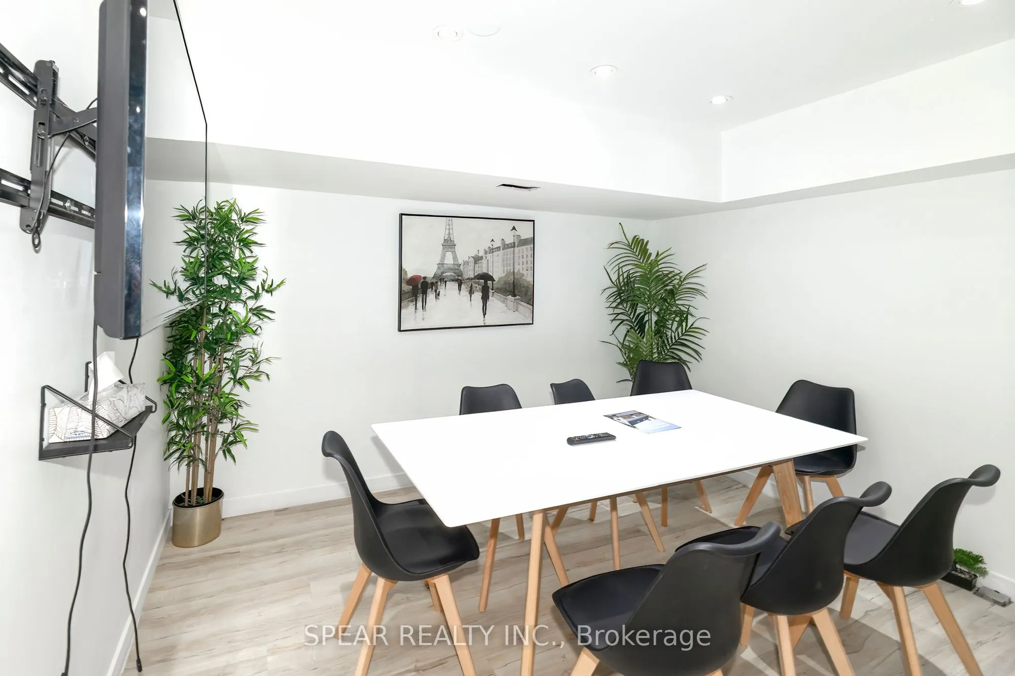 694 The Queensway Avenue #4