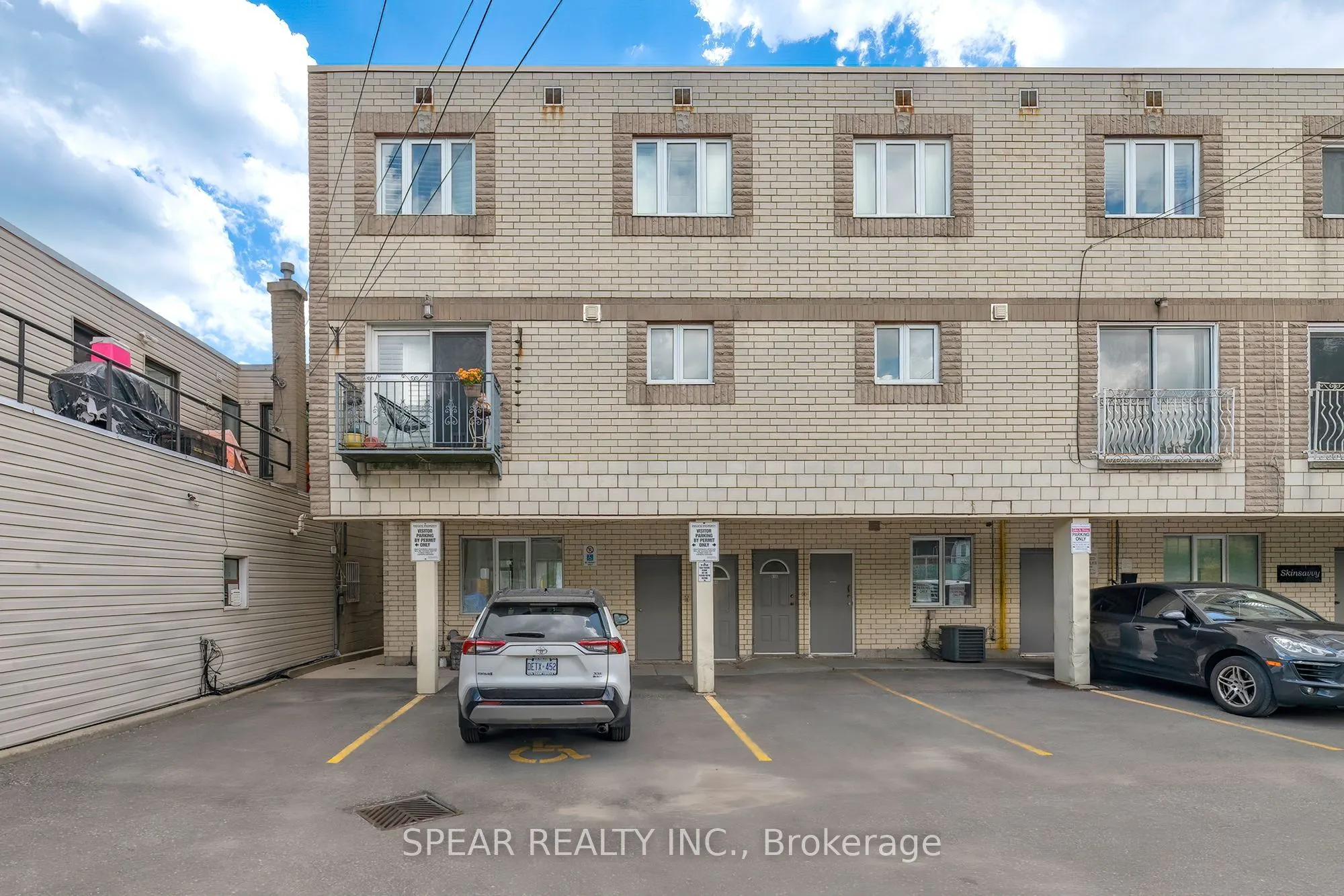 694 The Queensway Avenue #4