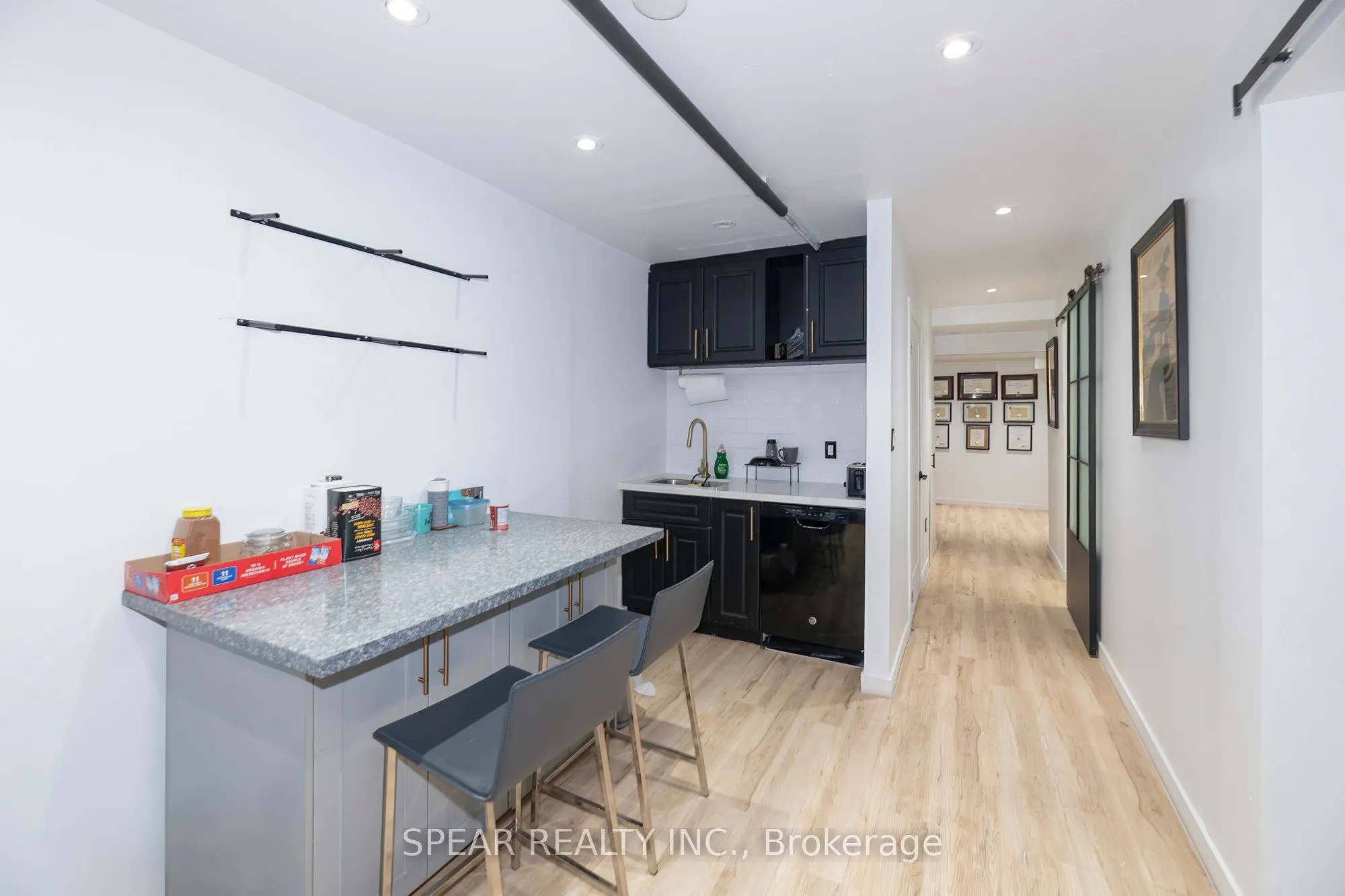 694 The Queensway Avenue #4