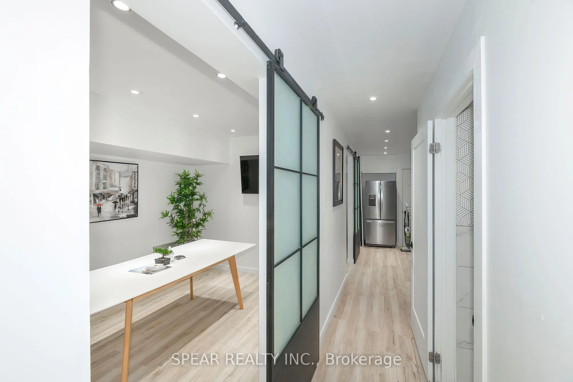 694 The Queensway Avenue #4