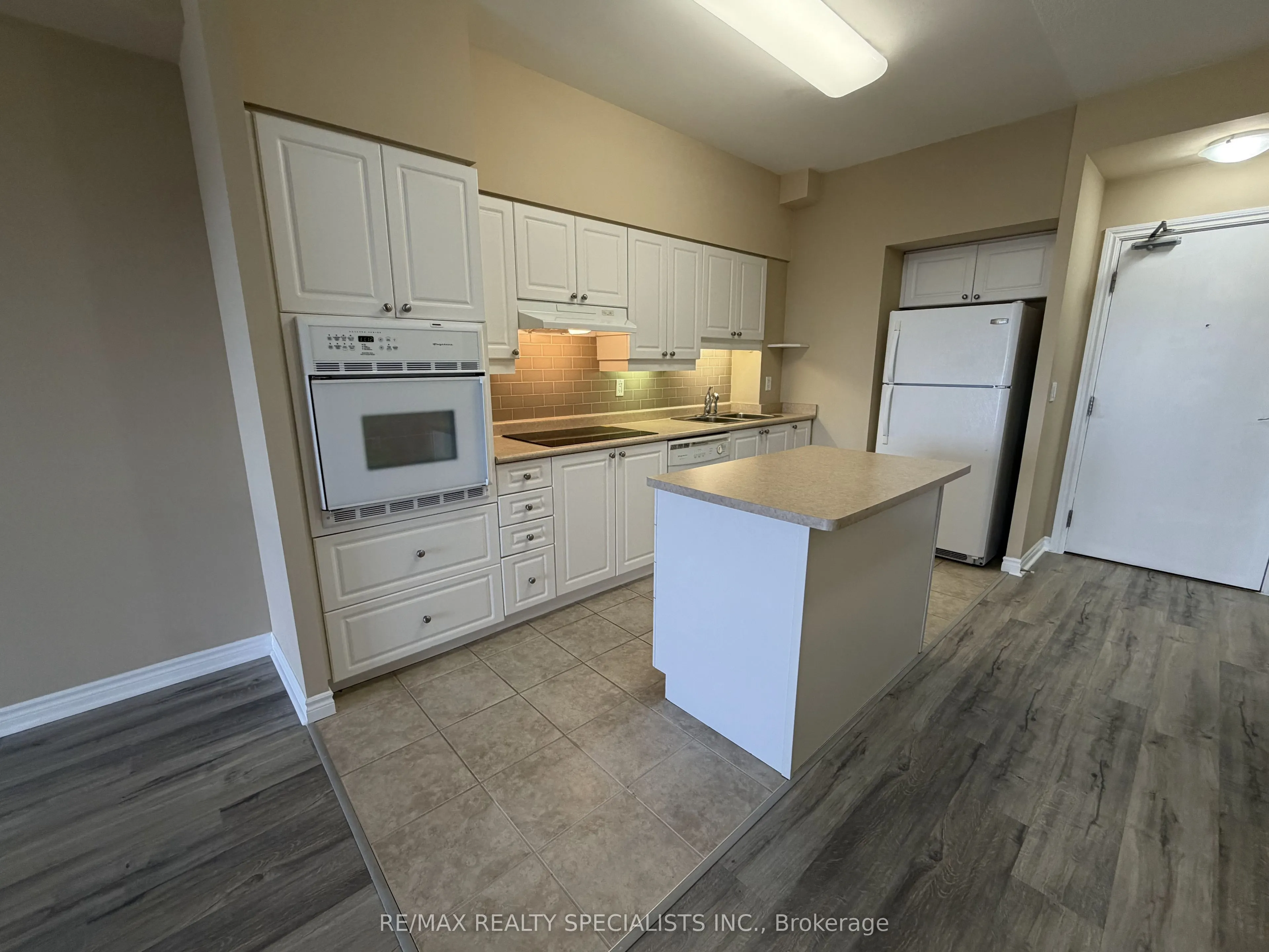 810 Scollard Court #1007