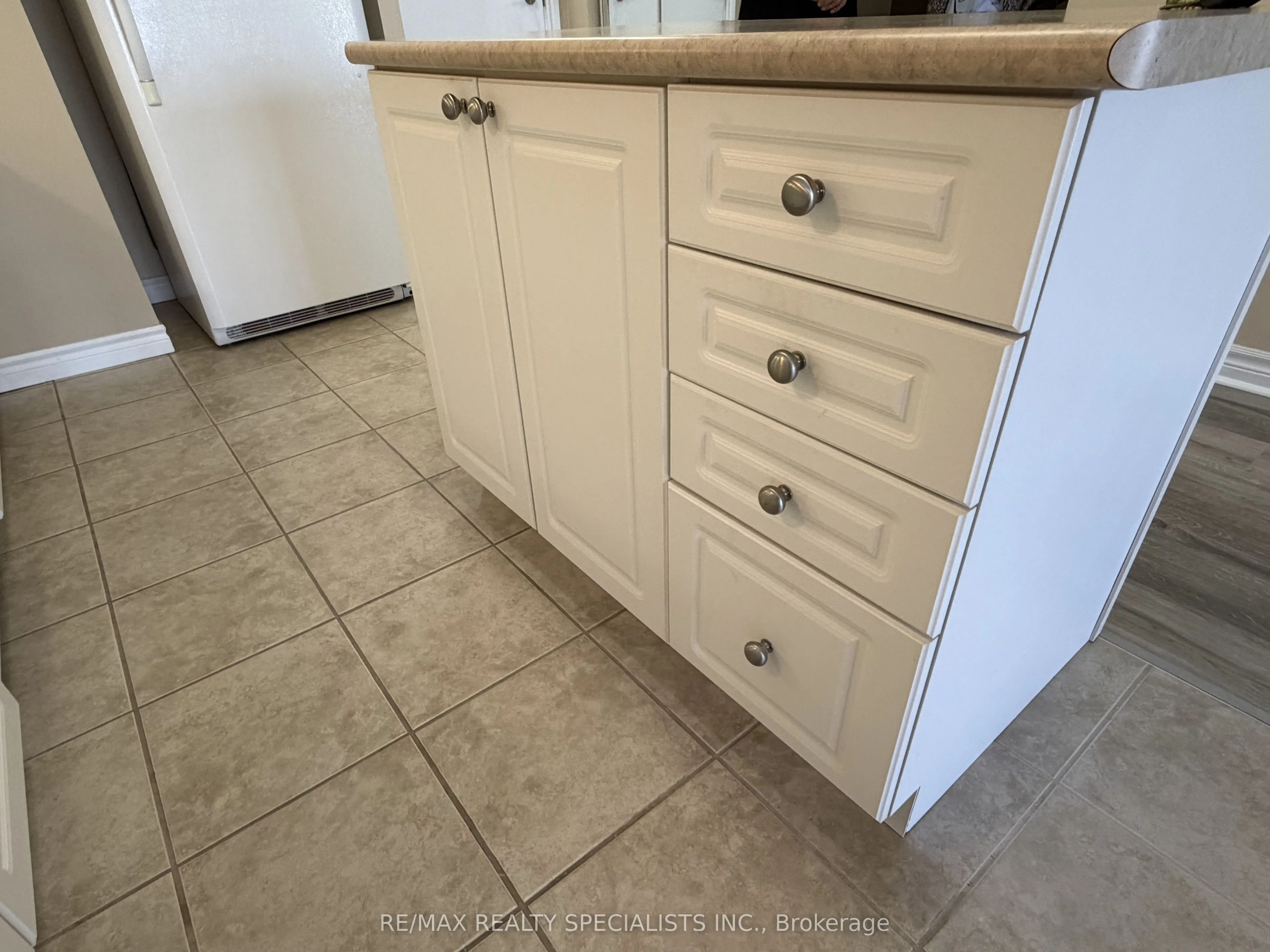810 Scollard Court #1007