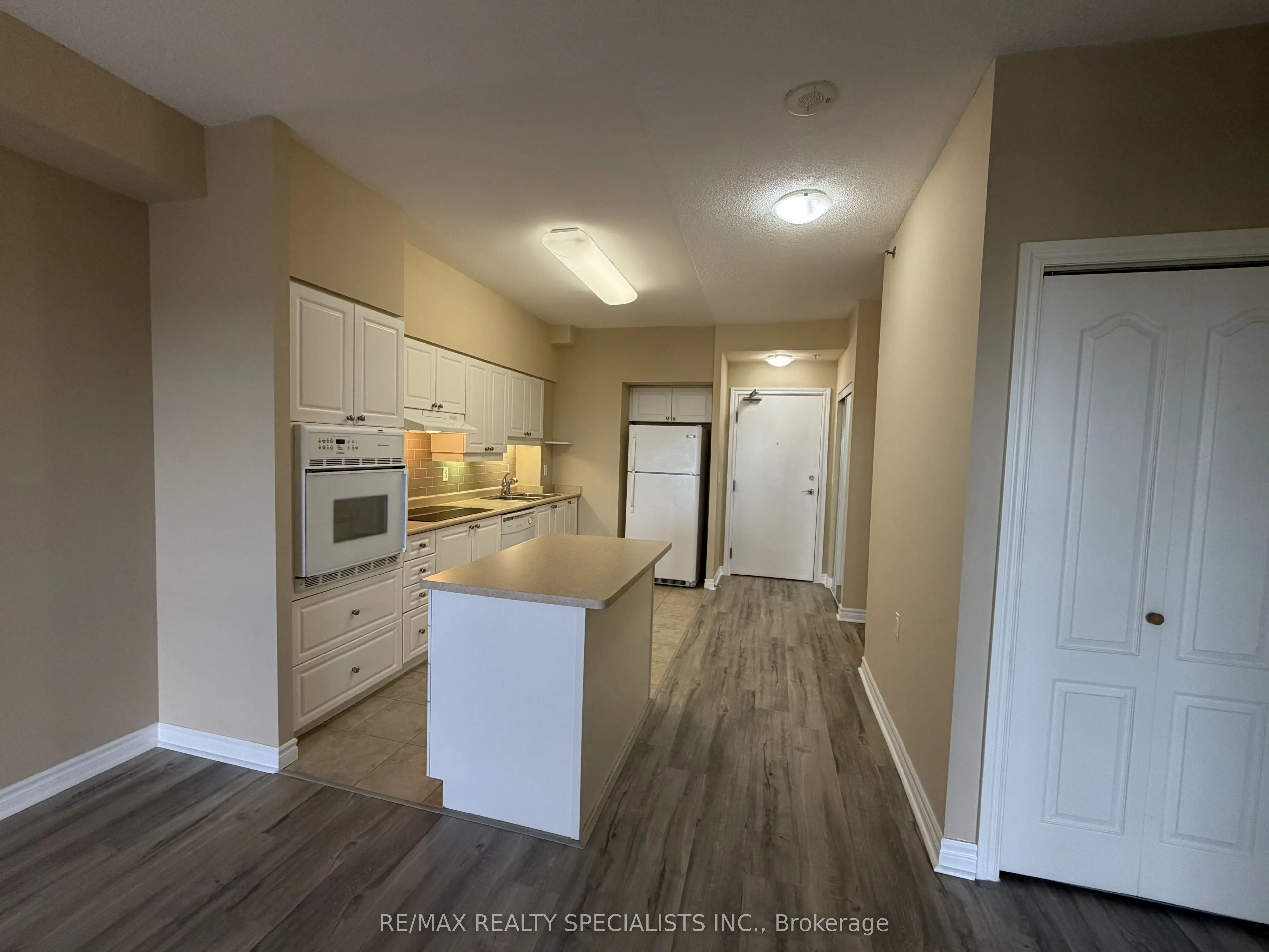 810 Scollard Court #1007