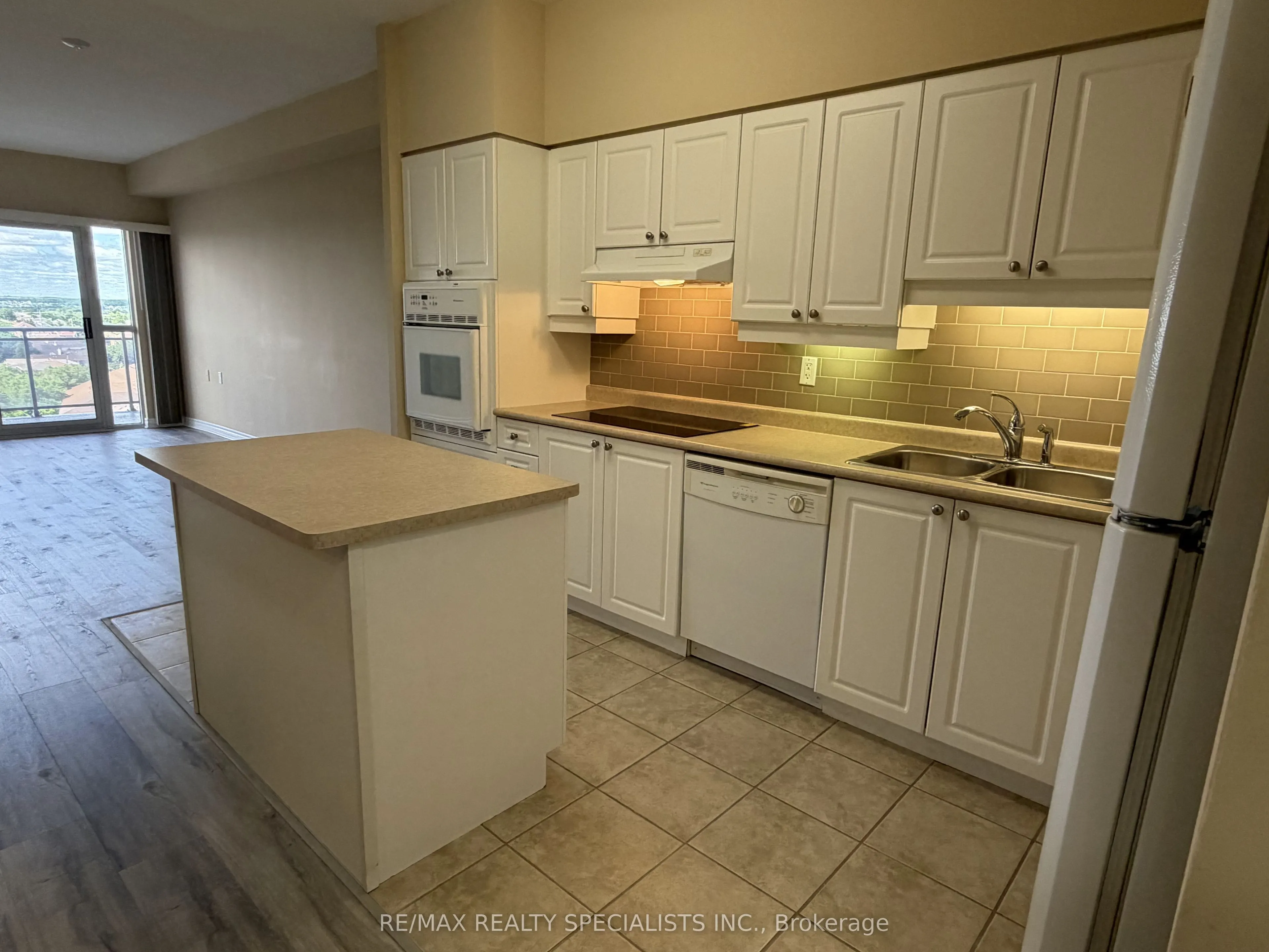 810 Scollard Court #1007