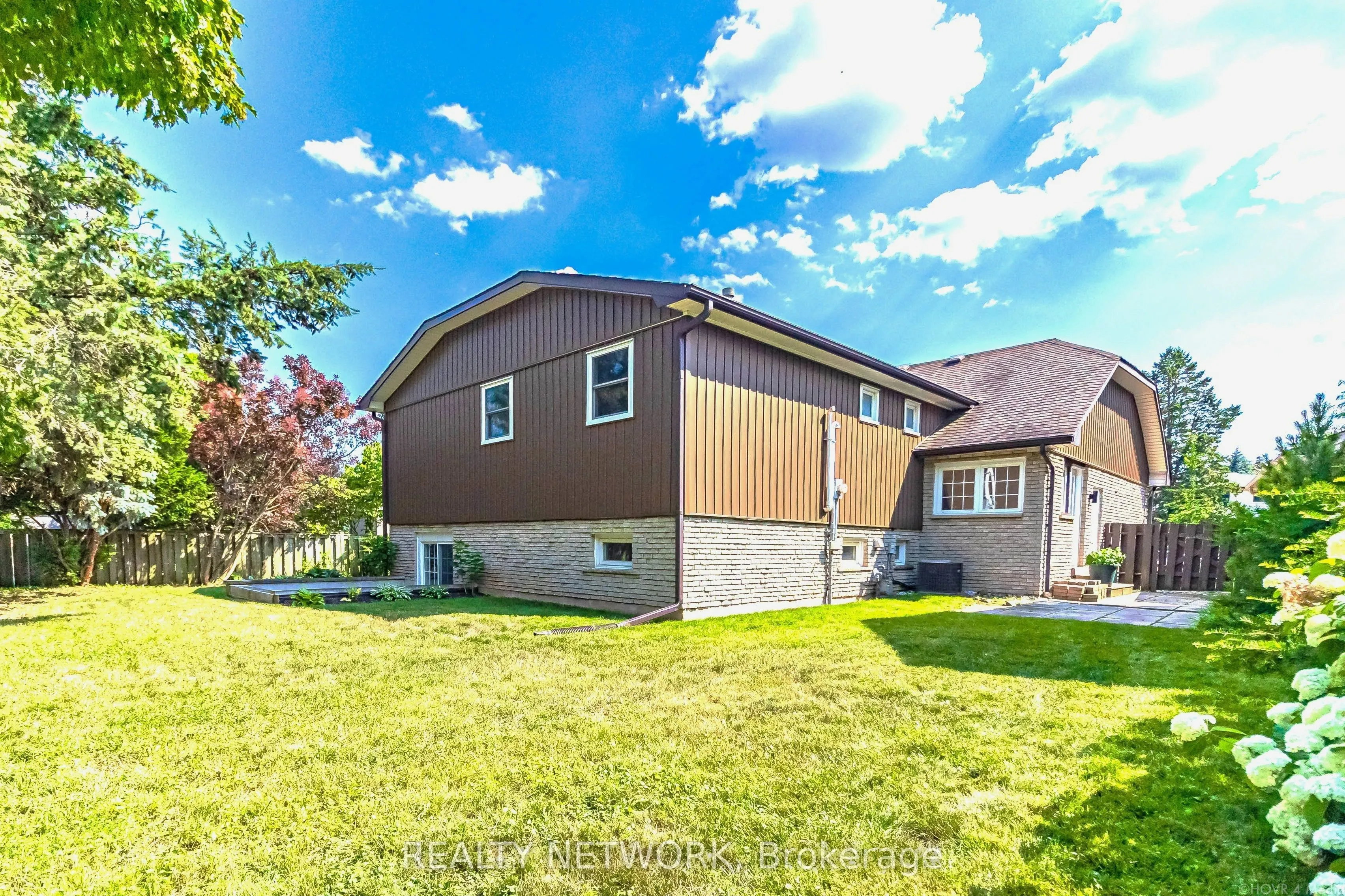 2390 Sinclair Circle