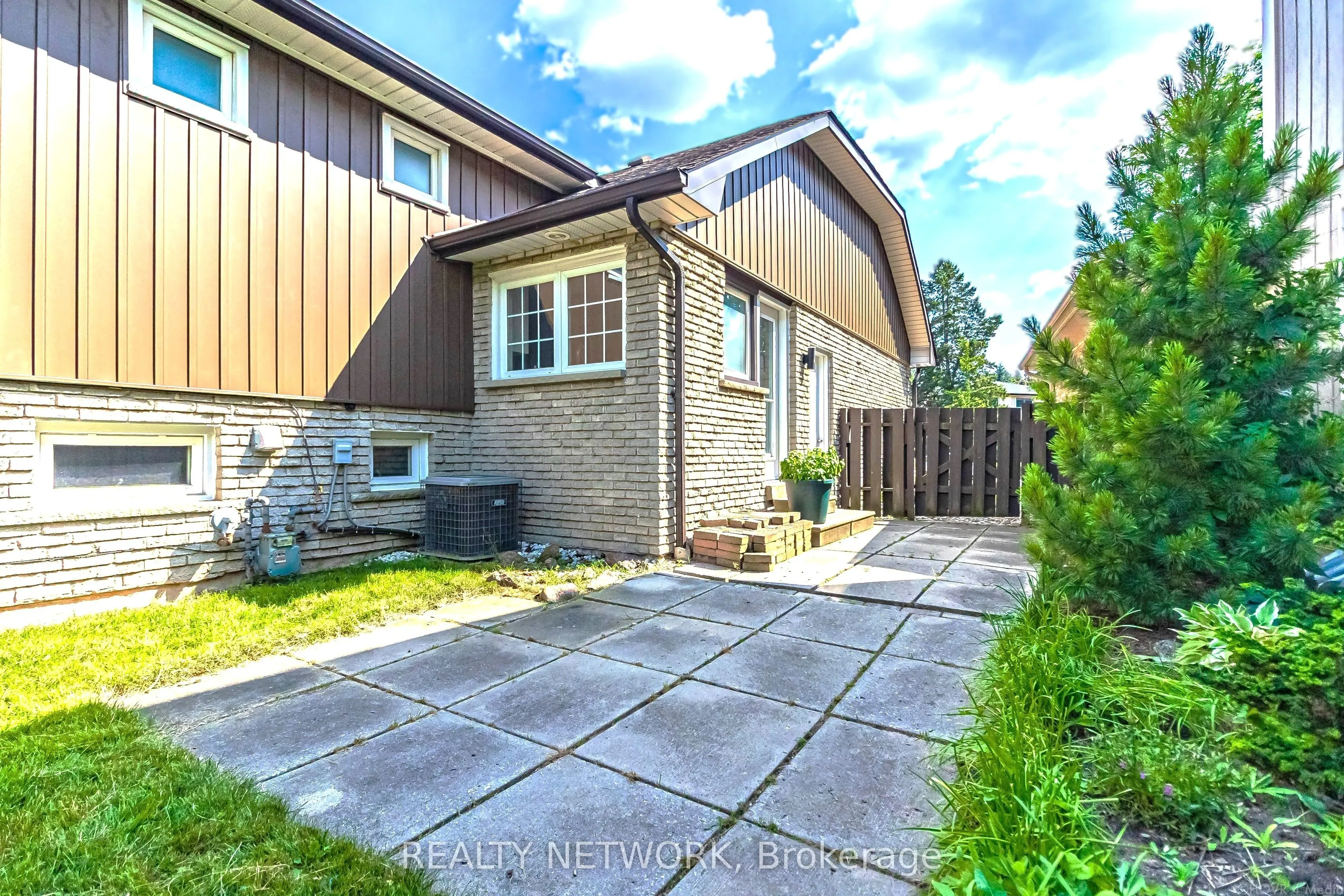2390 Sinclair Circle