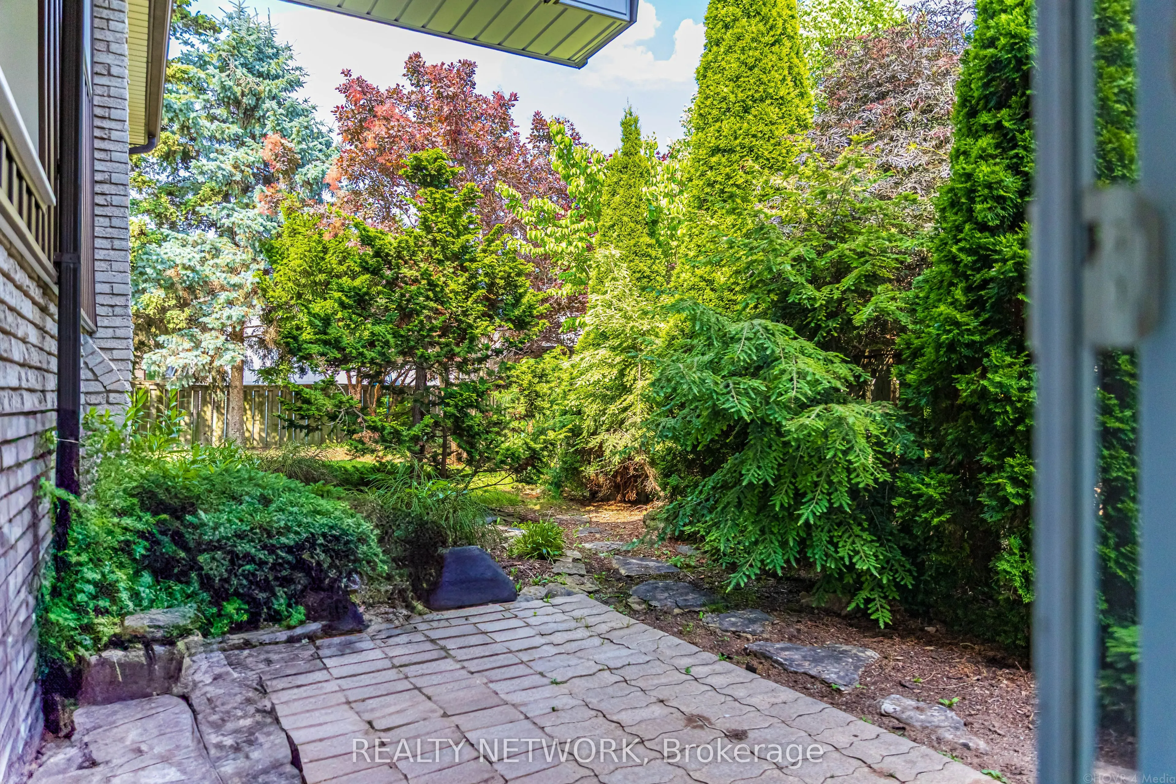 2390 Sinclair Circle