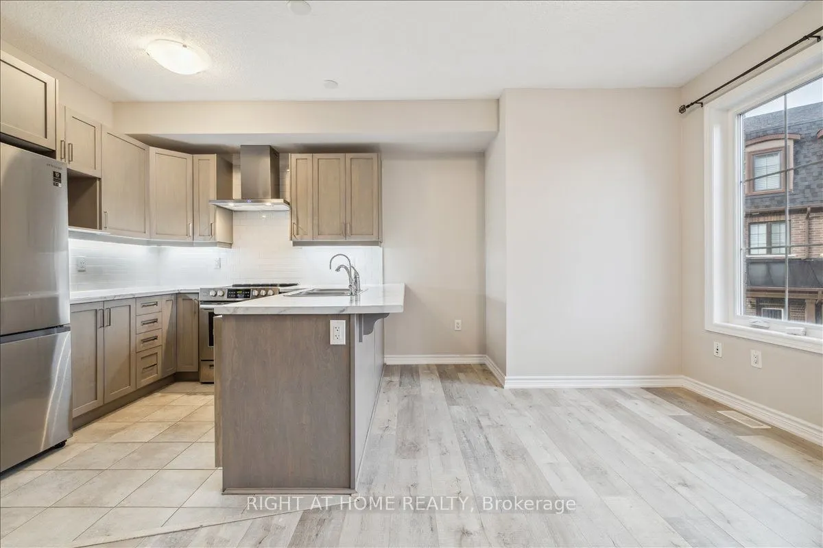 445 Ontario Street S #93