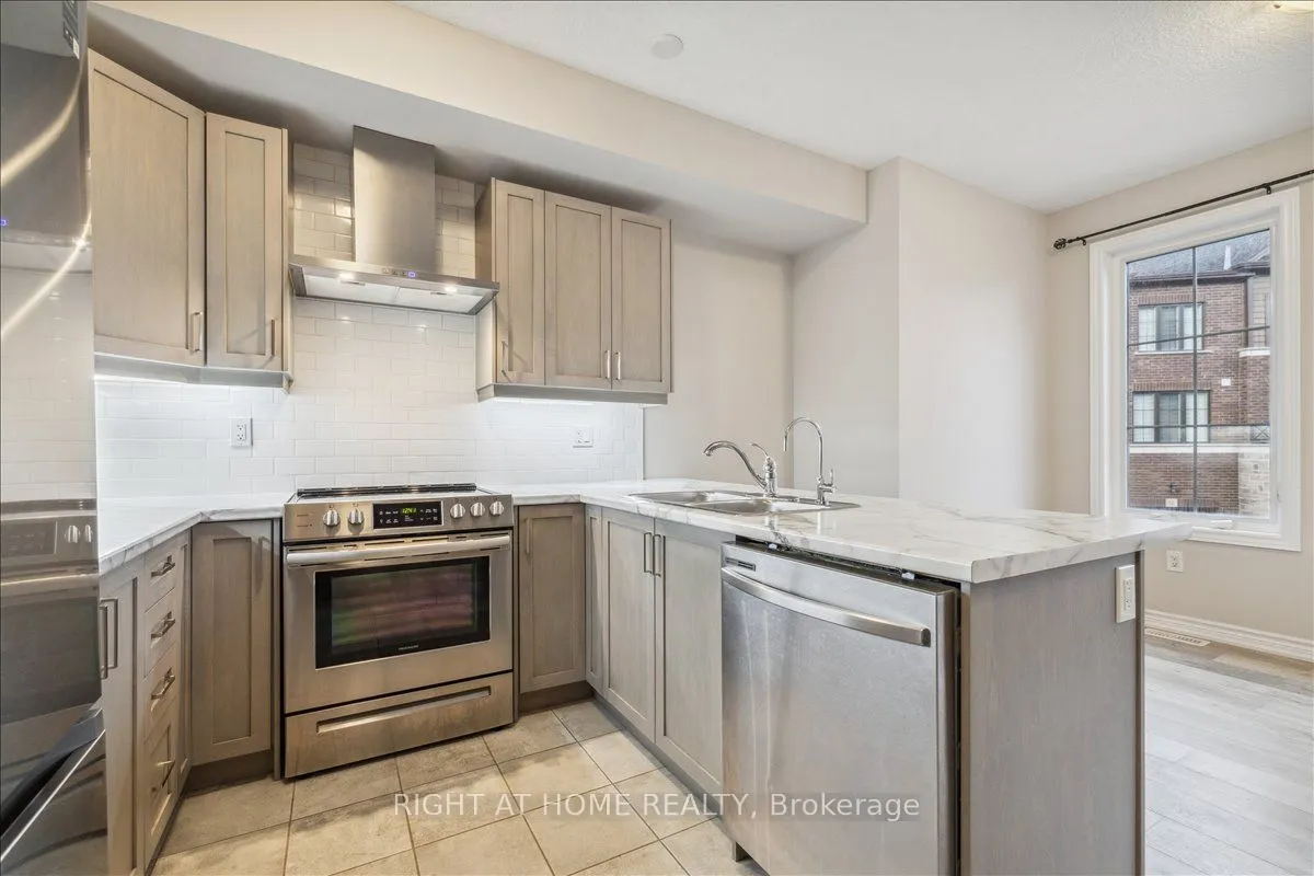 445 Ontario Street S #93