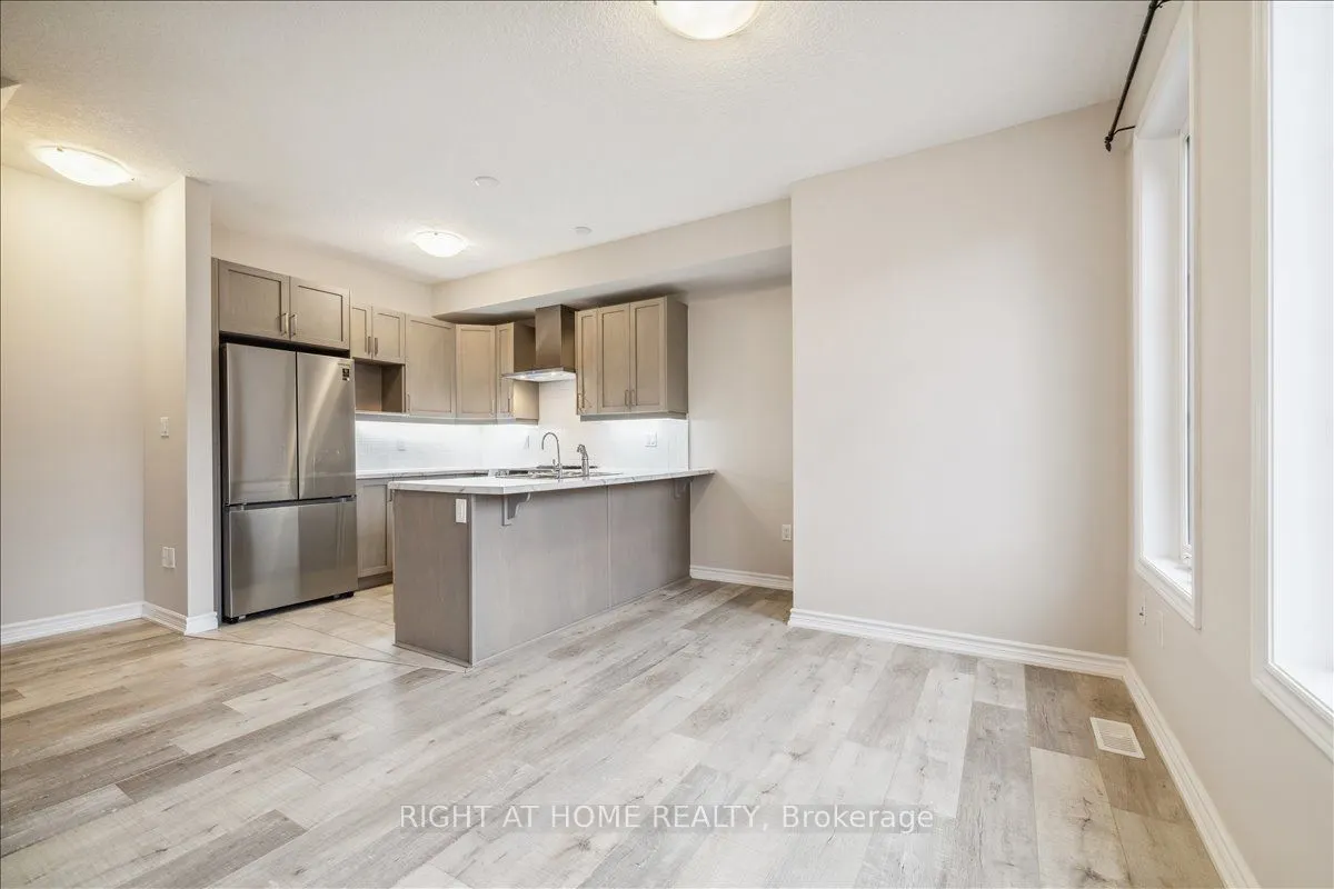 445 Ontario Street S #93