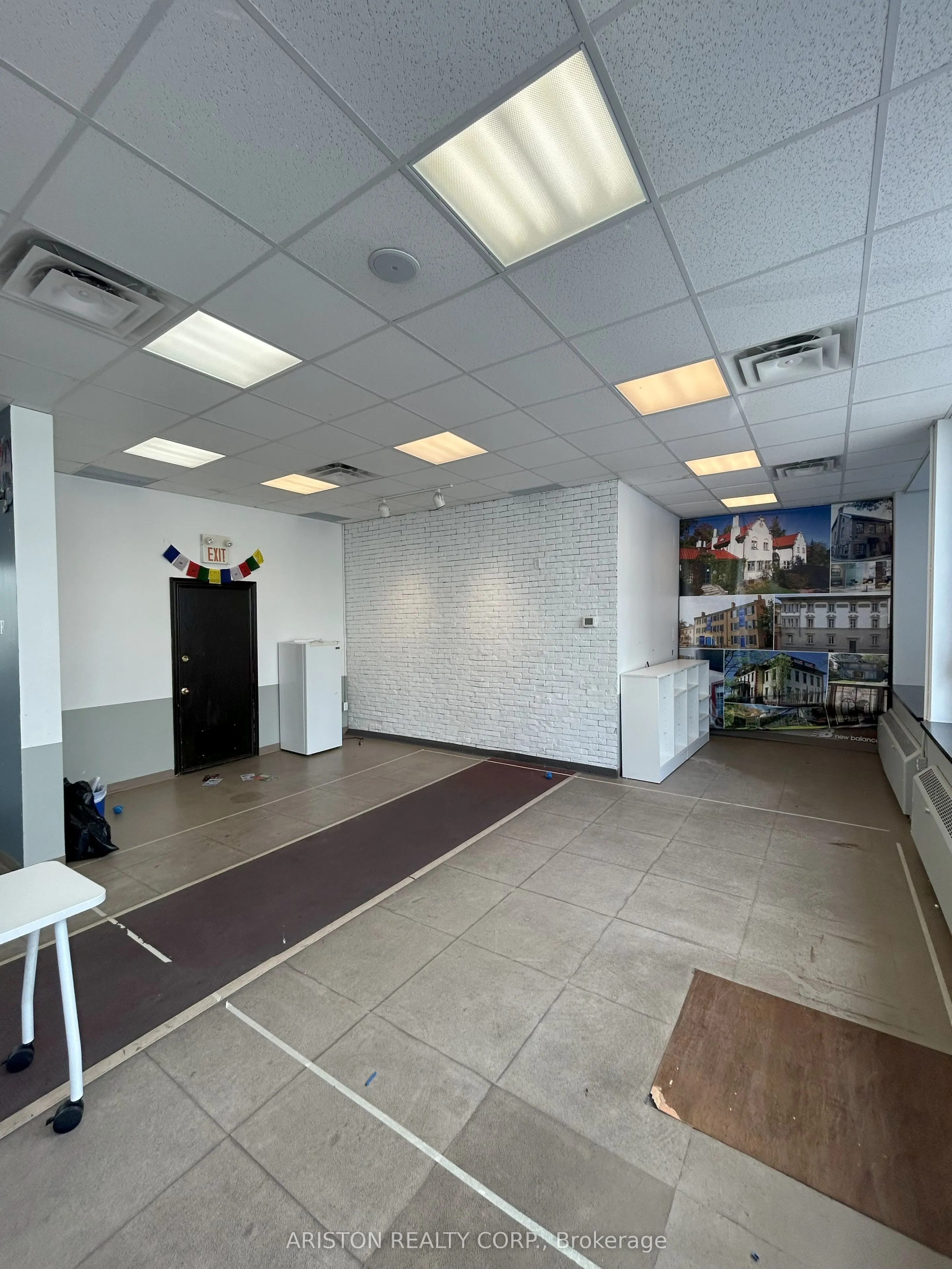 2489 Bloor Street W #203