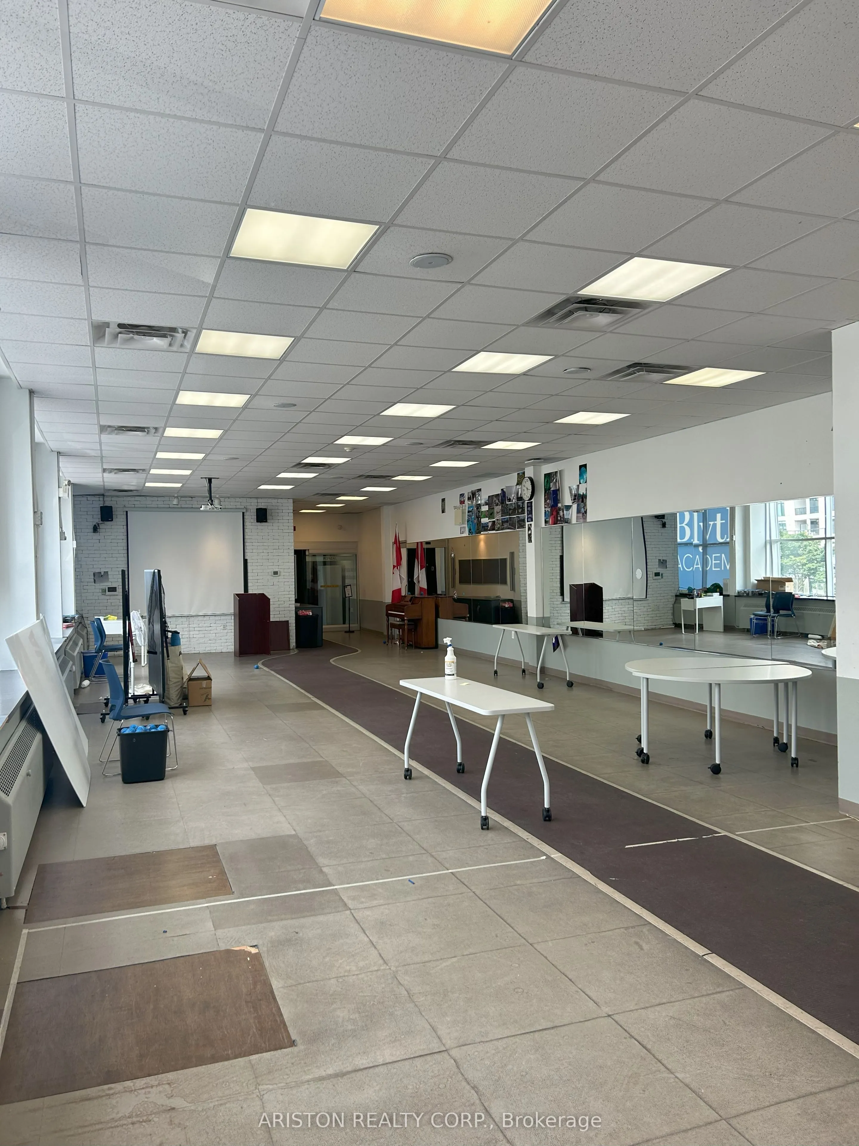 2489 Bloor Street W #203