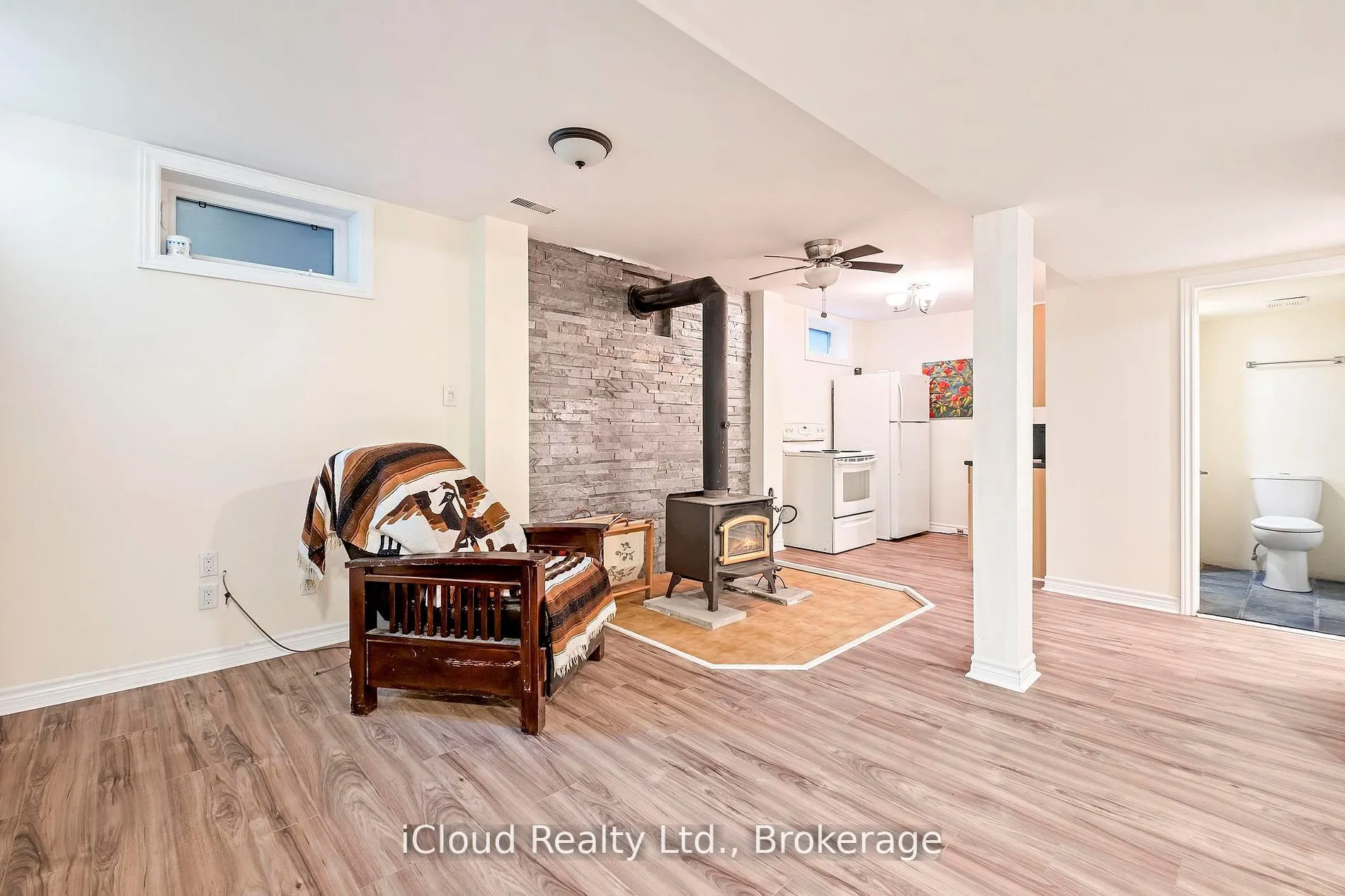 11 Maple Lane