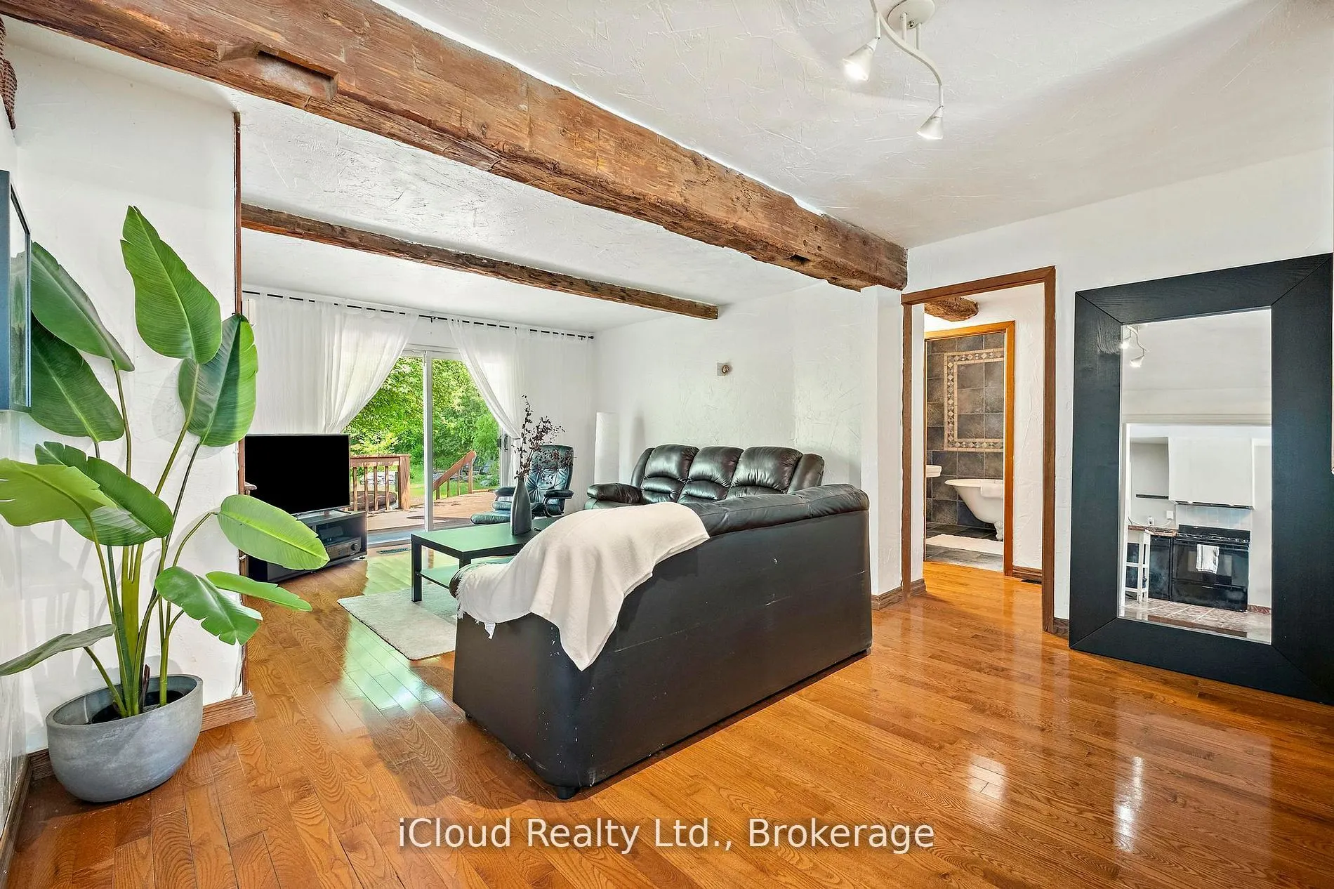 11 Maple Lane