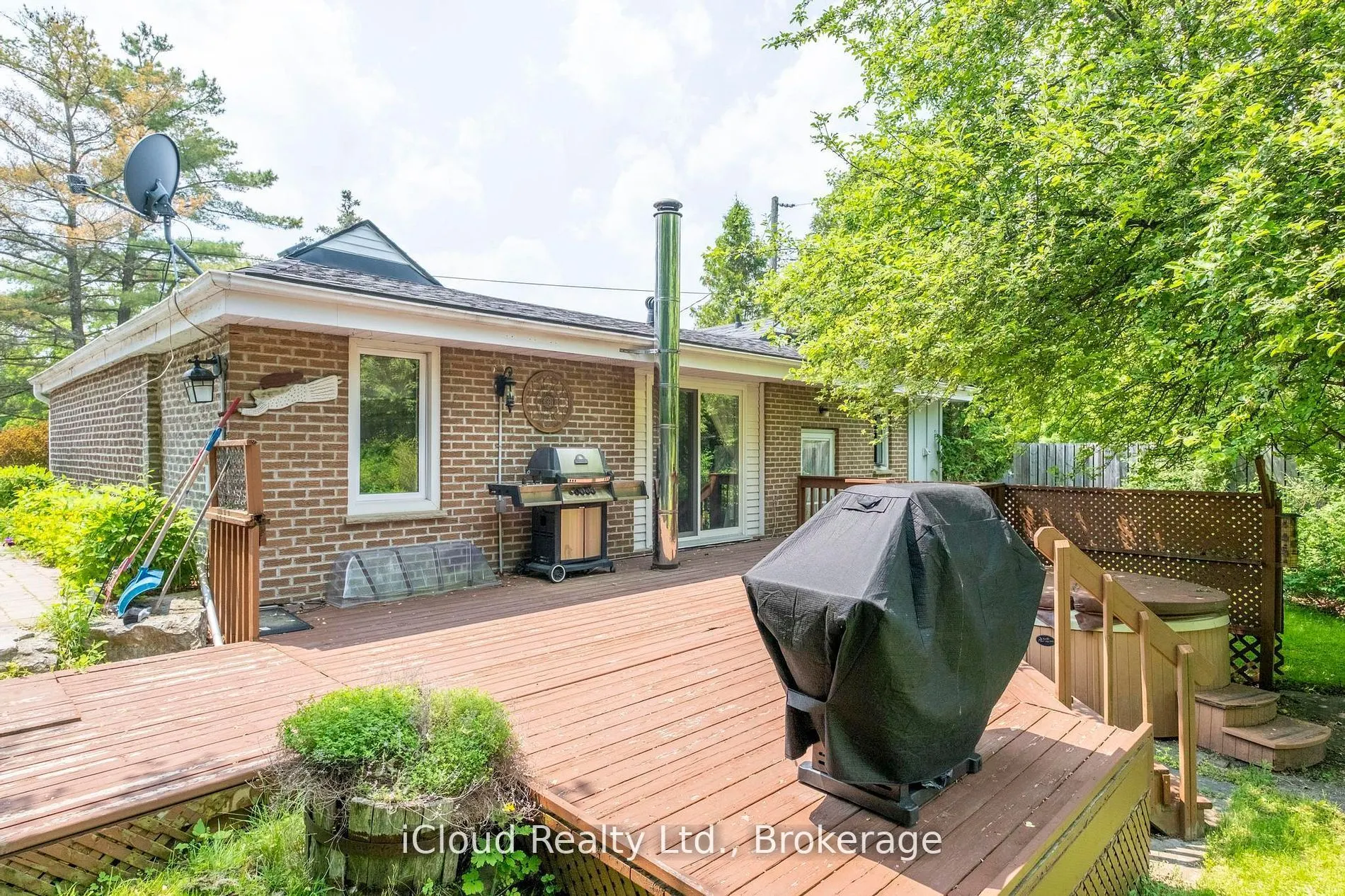 11 Maple Lane