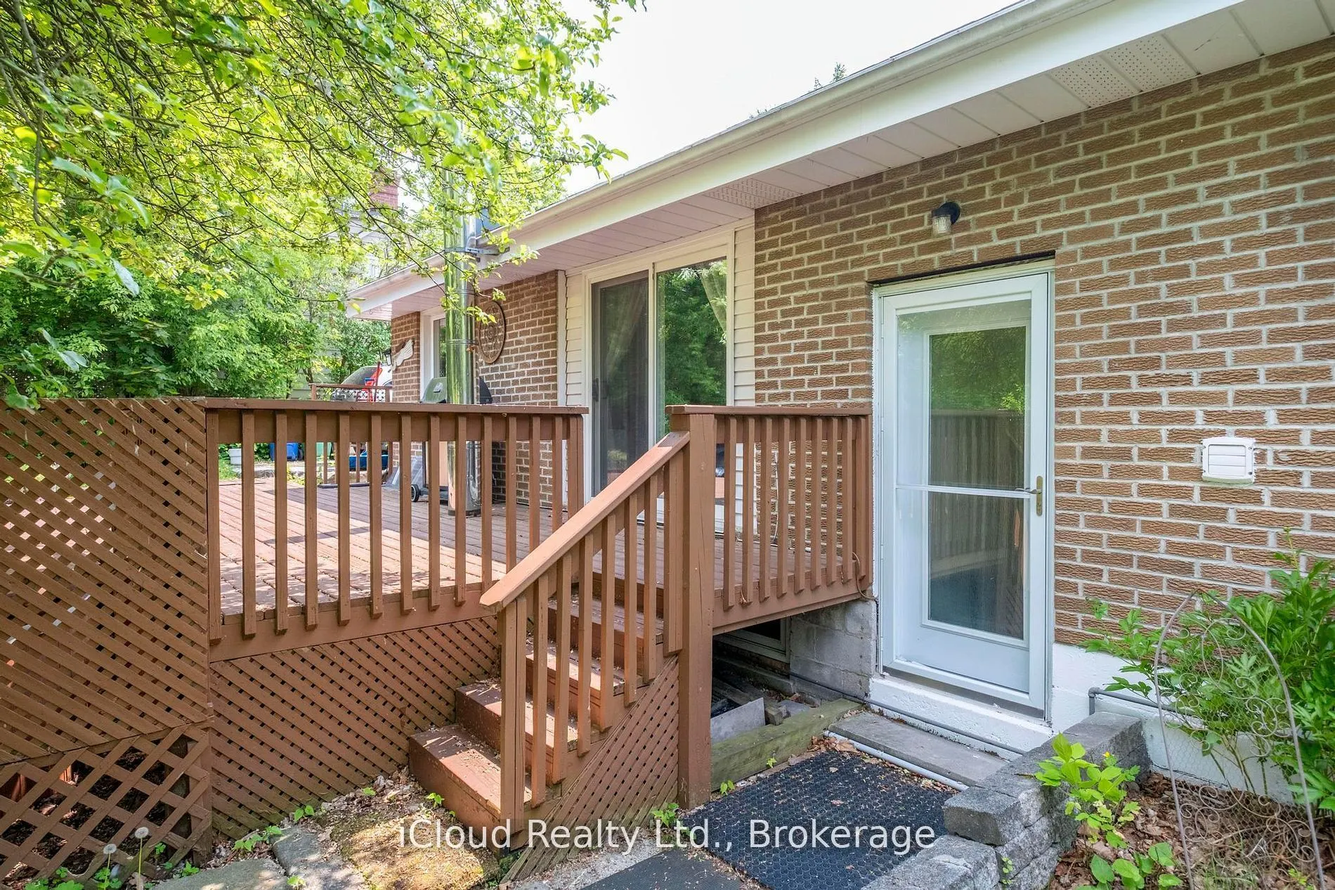 11 Maple Lane