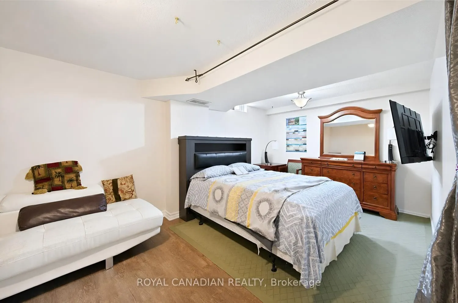 63 Heathcliffe Square #61