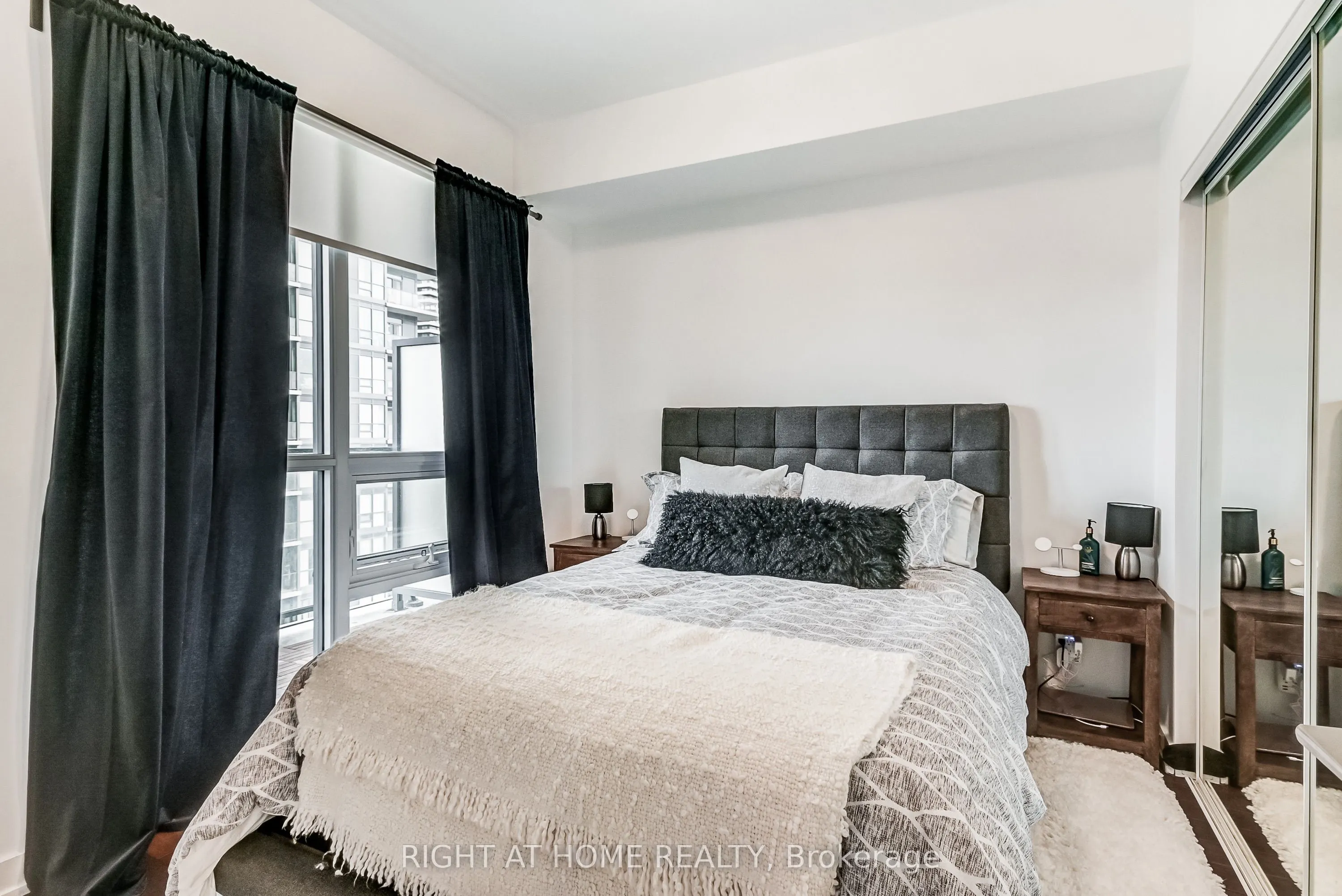 2212 Lake Shore Boulevard W #2710