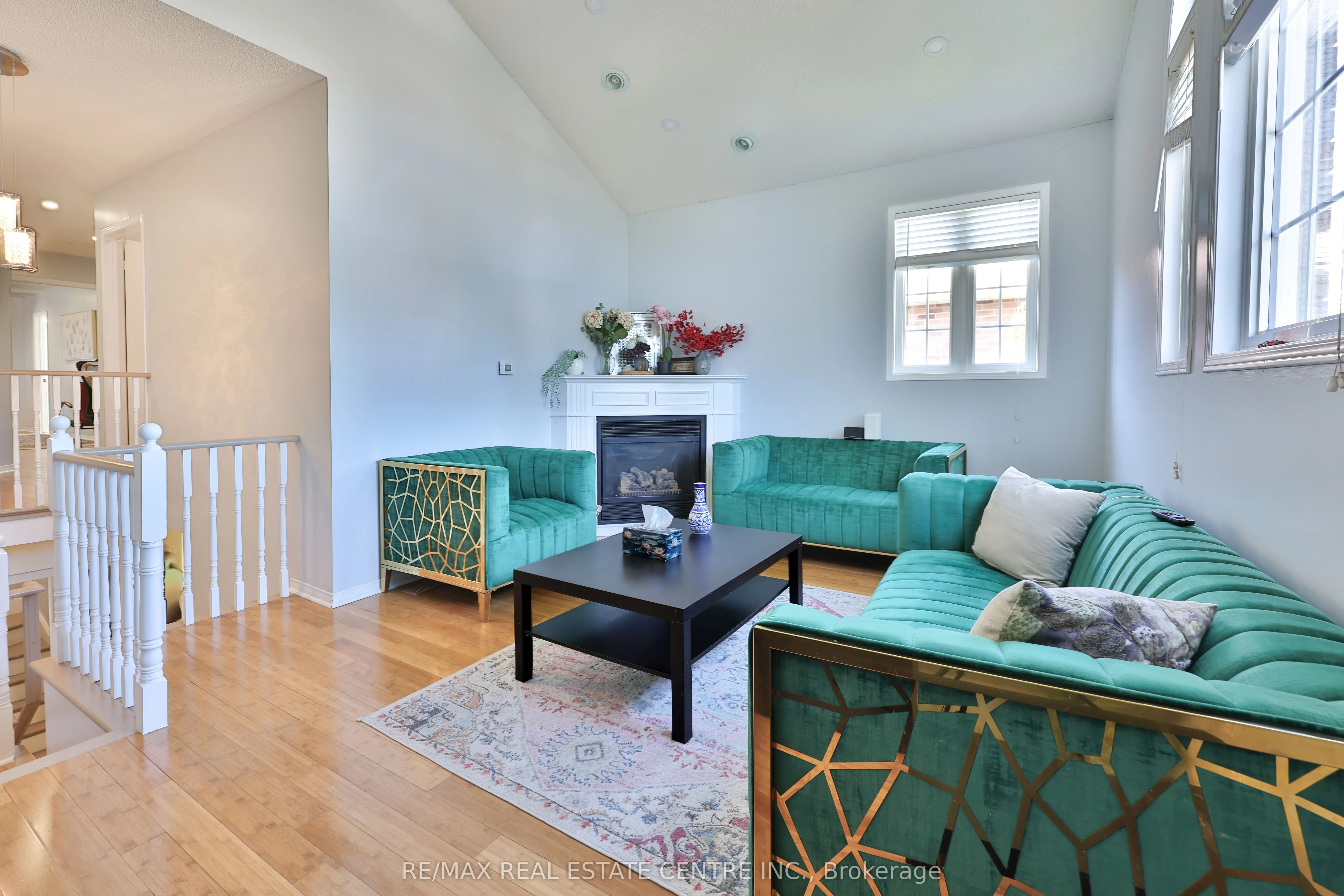 3826 forest bluff Crescent