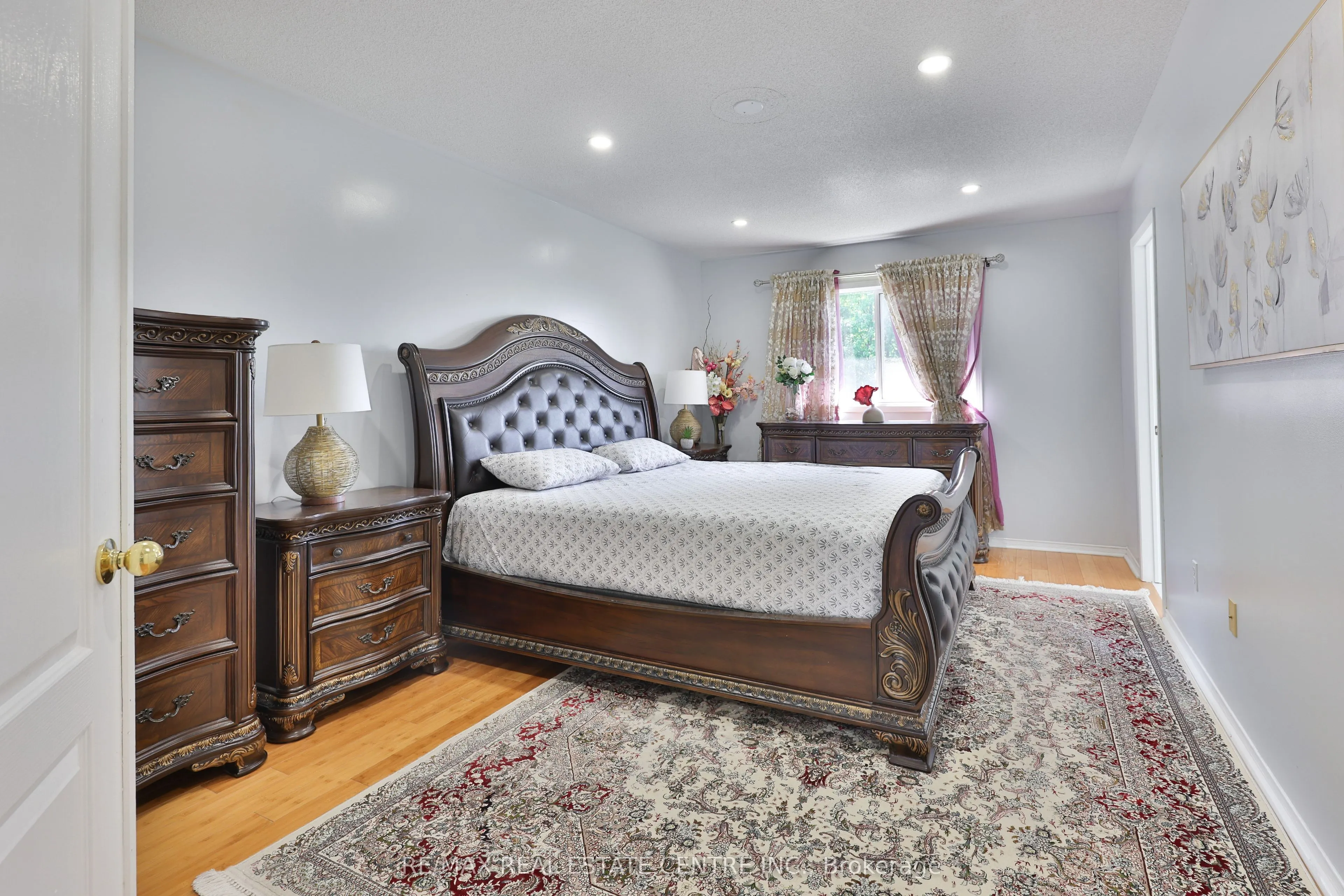 3826 forest bluff Crescent