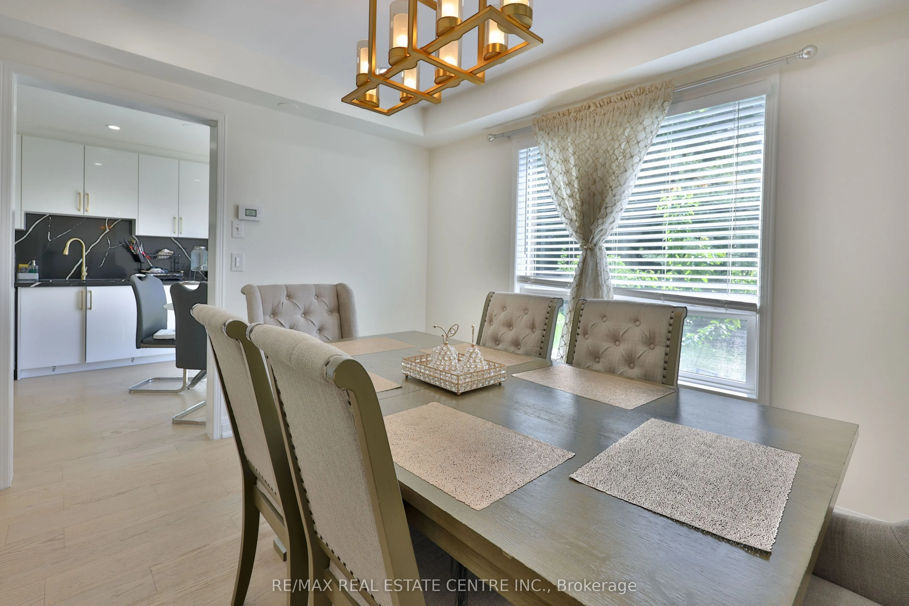 3826 forest bluff Crescent