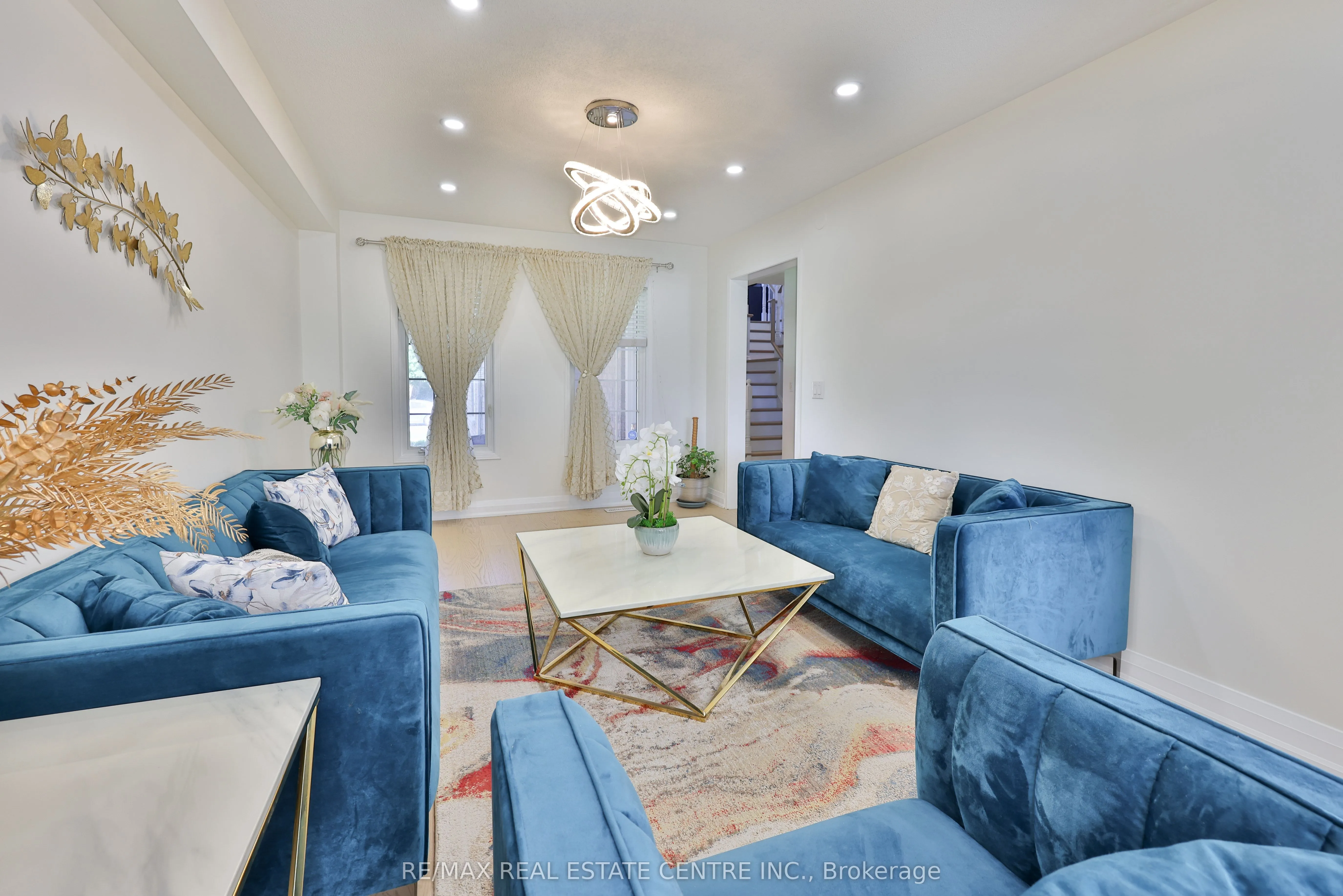 3826 forest bluff Crescent