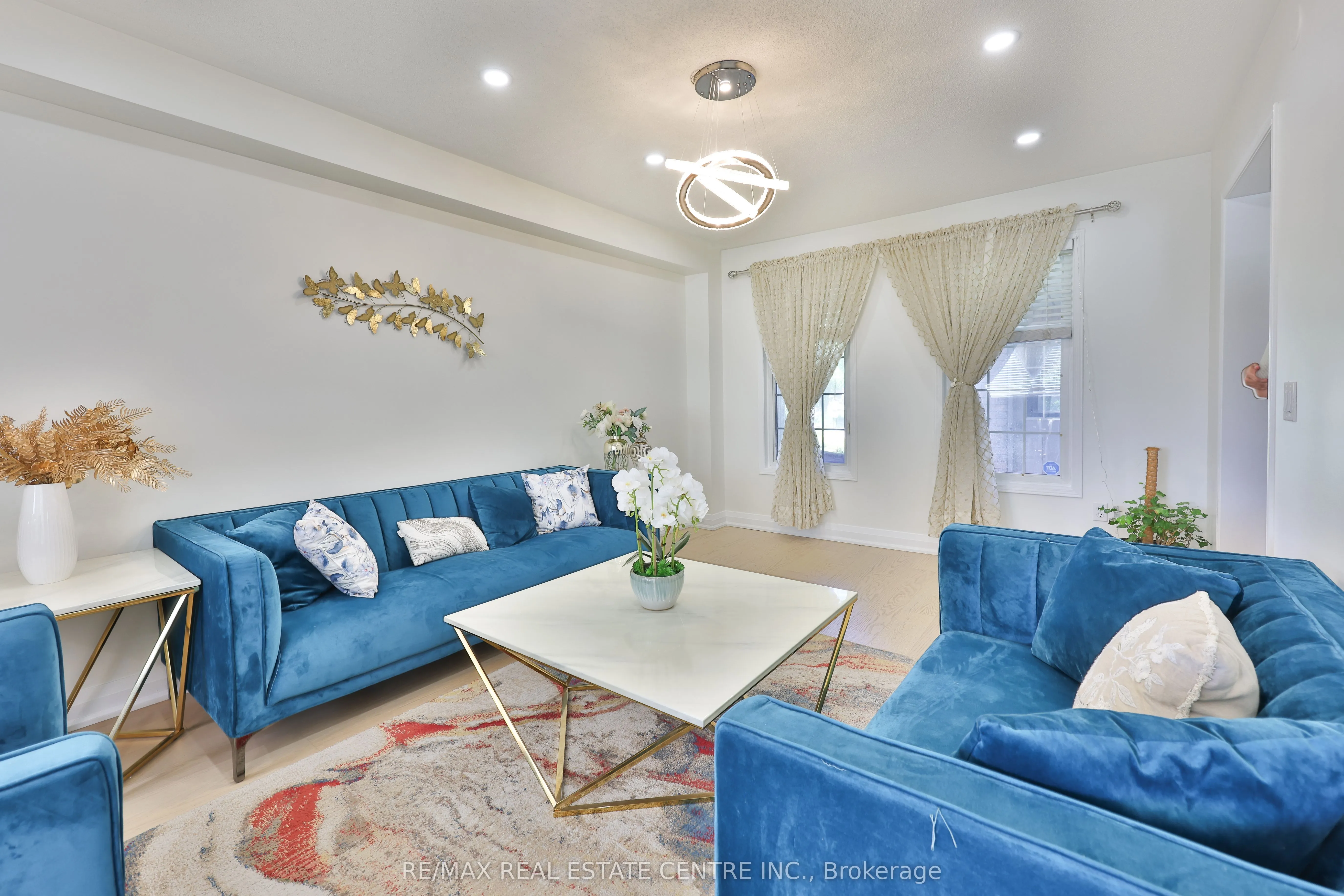 3826 forest bluff Crescent