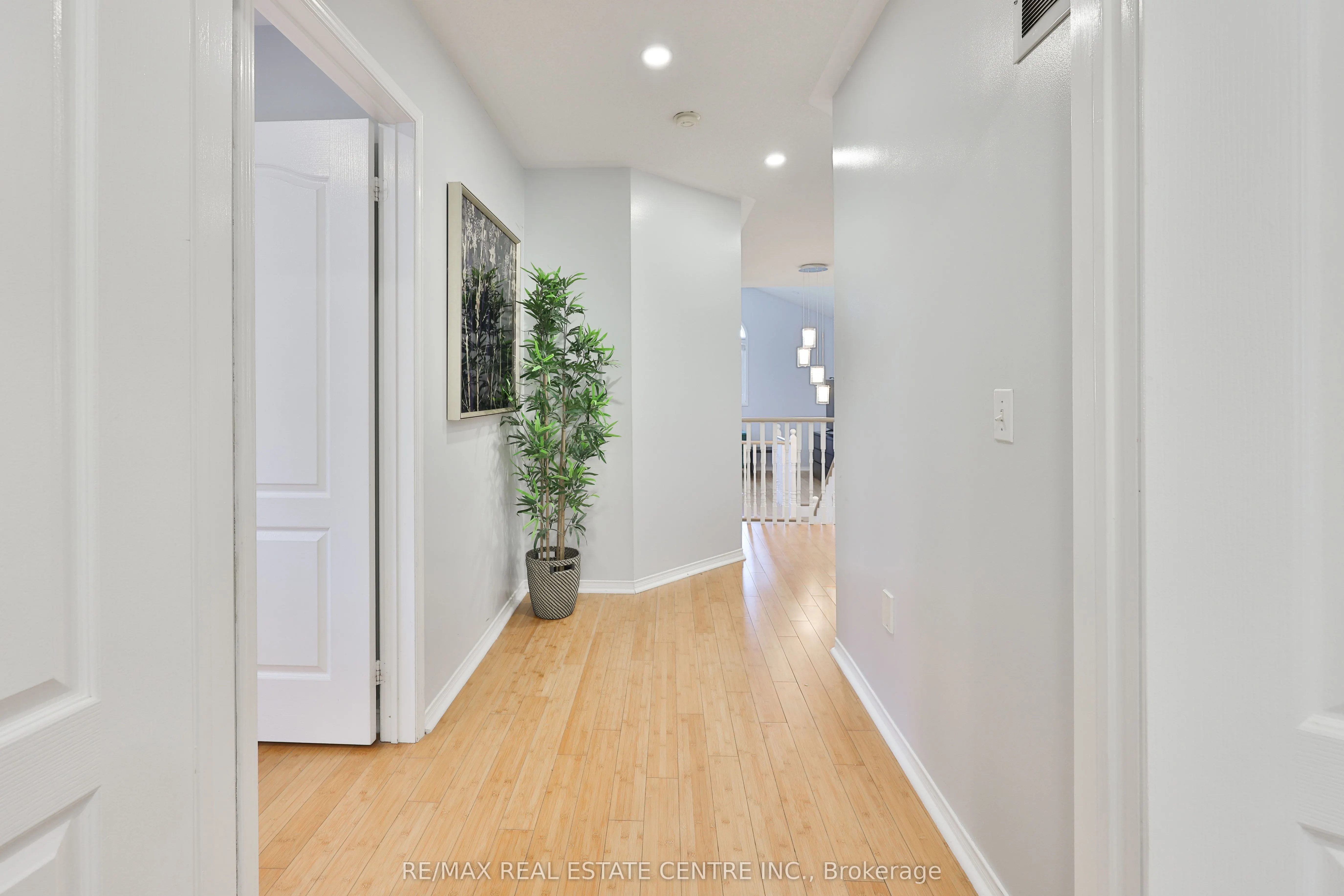 3826 forest bluff Crescent