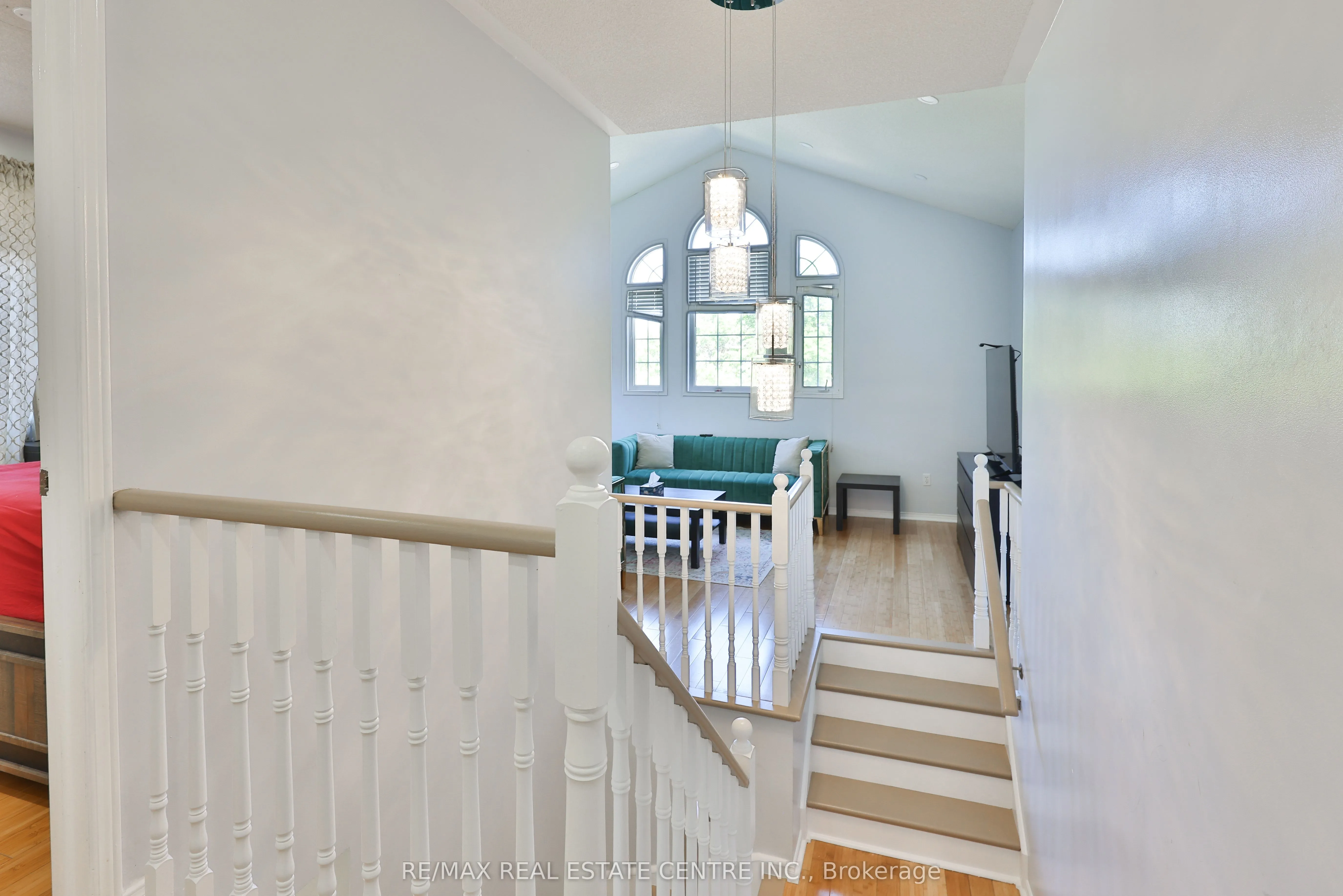 3826 forest bluff Crescent