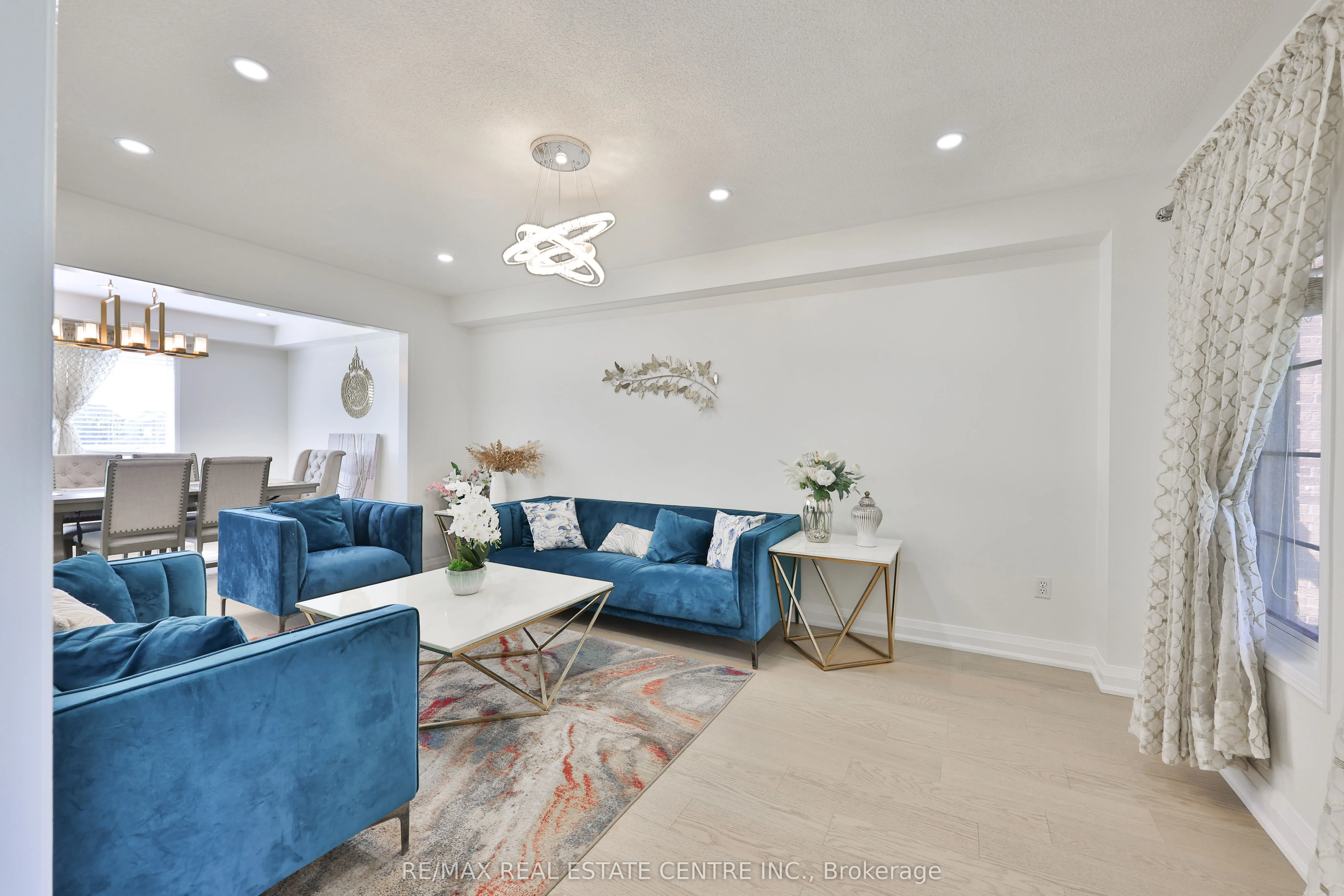 3826 forest bluff Crescent