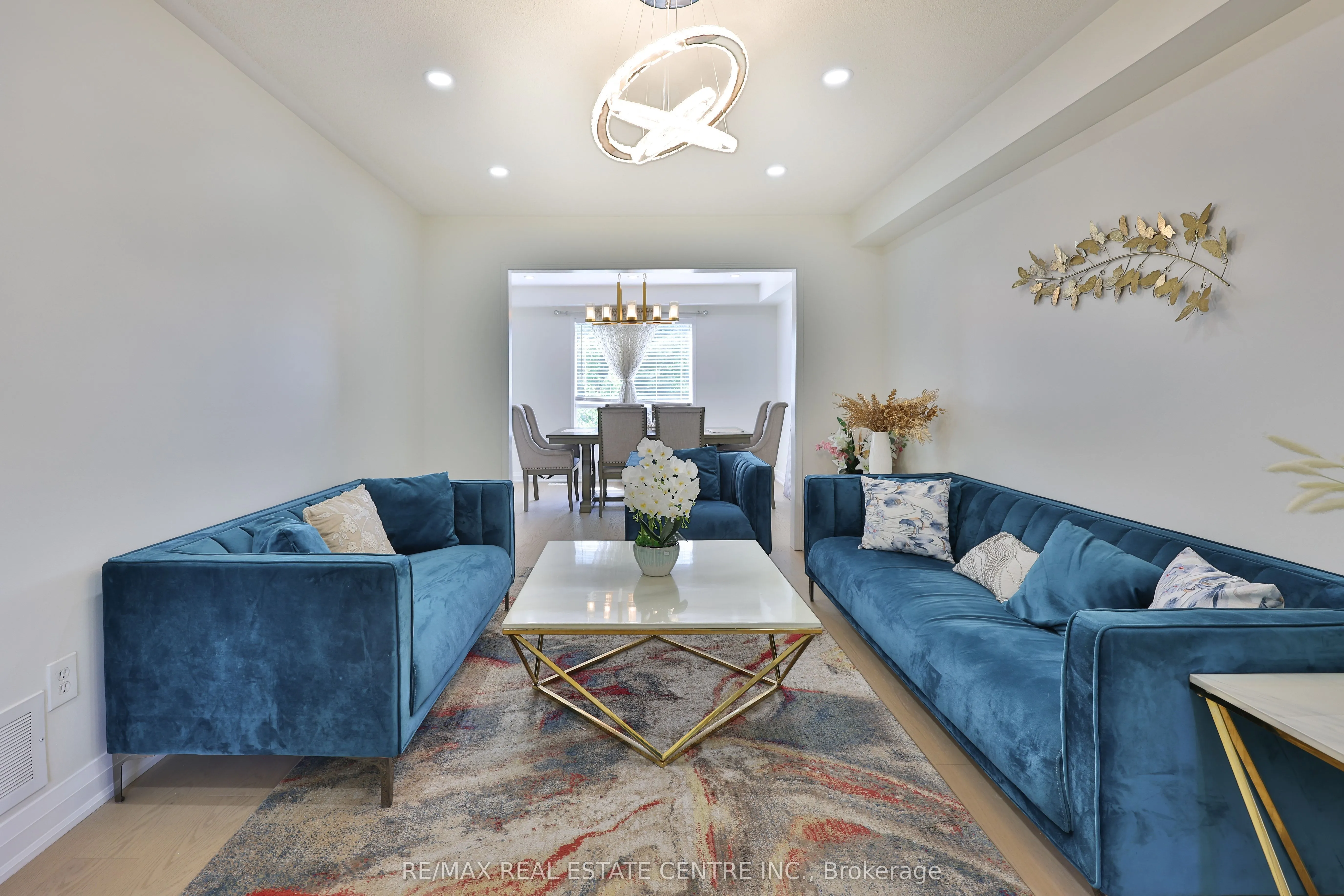 3826 forest bluff Crescent