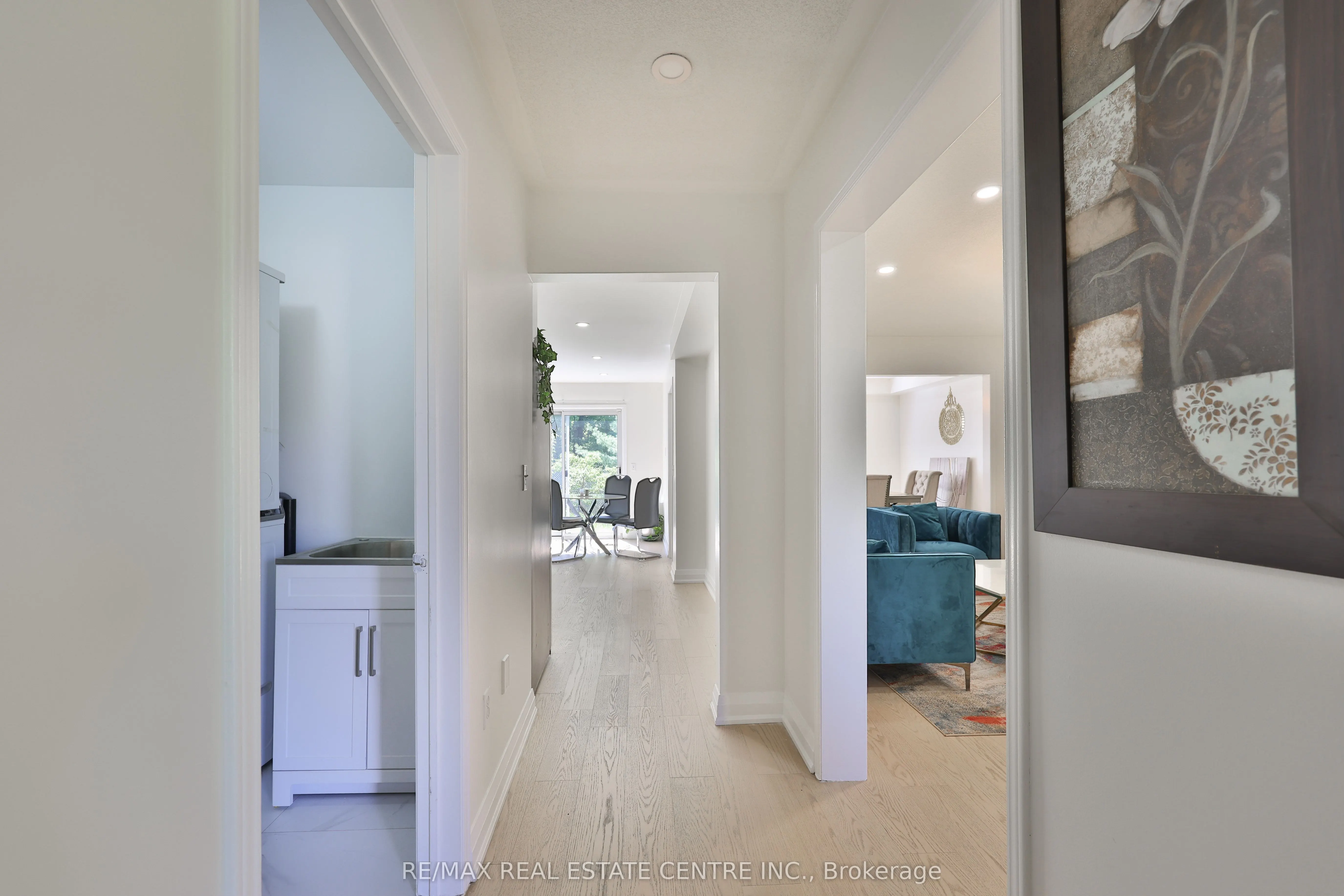 3826 forest bluff Crescent