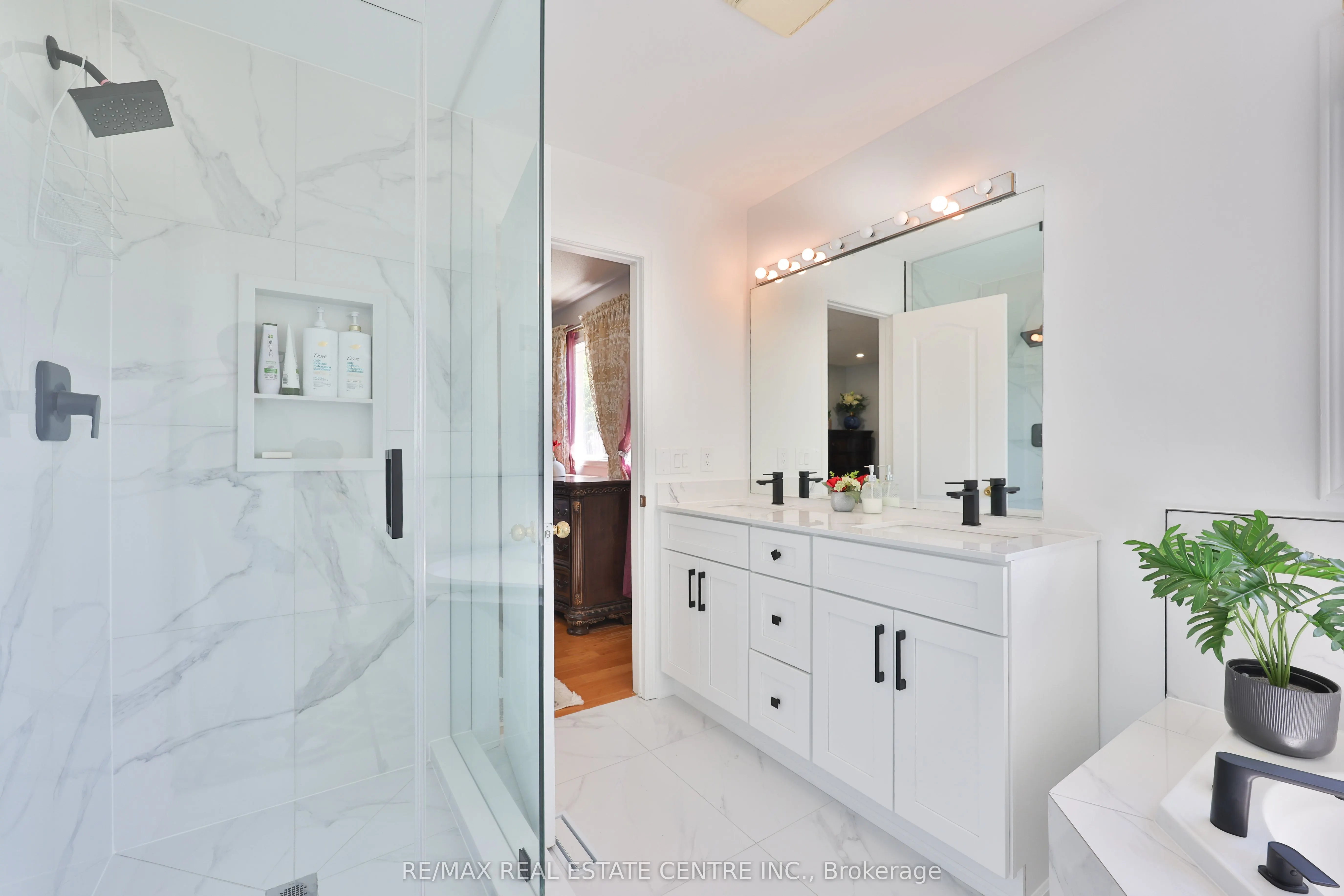 3826 forest bluff Crescent