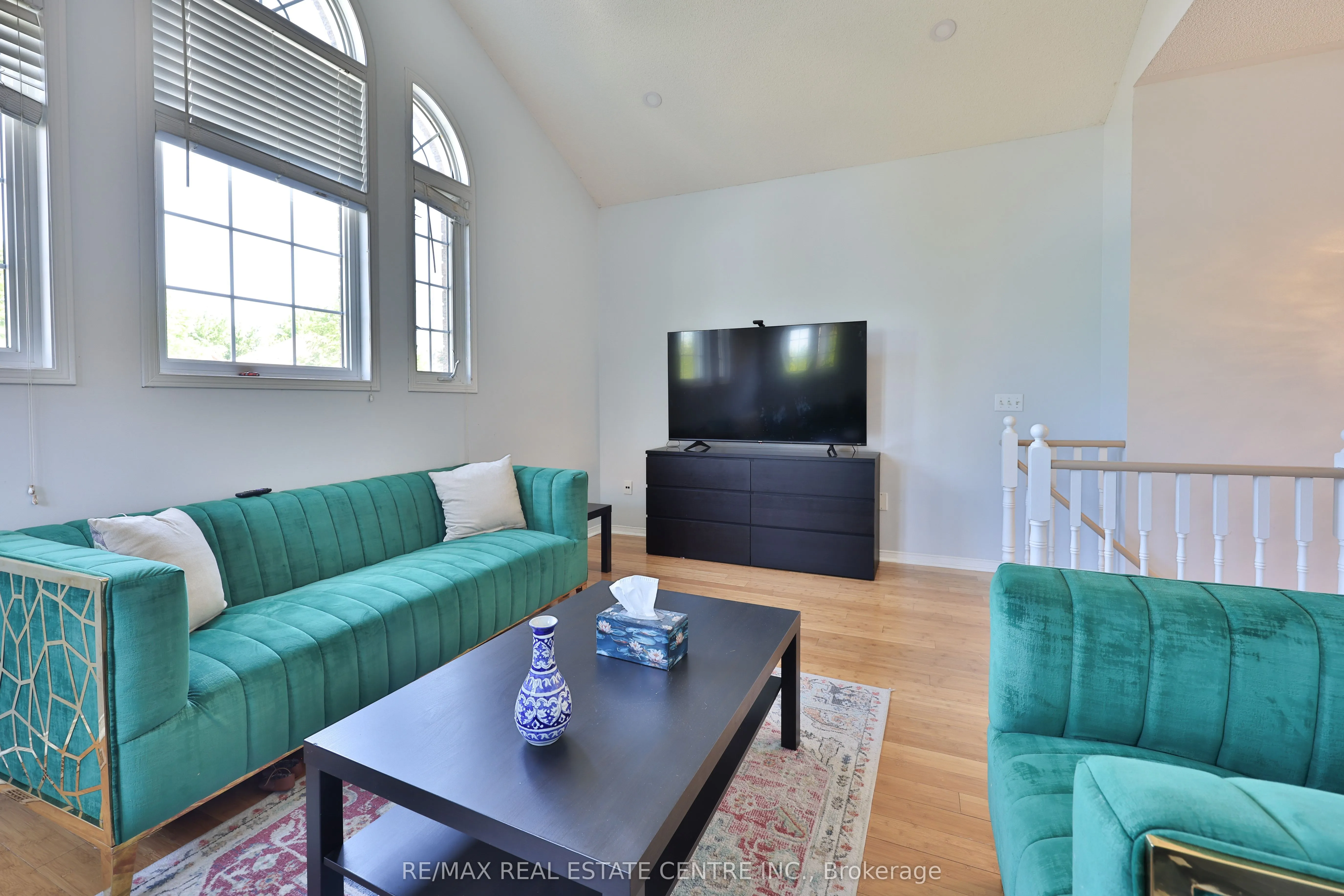 3826 forest bluff Crescent