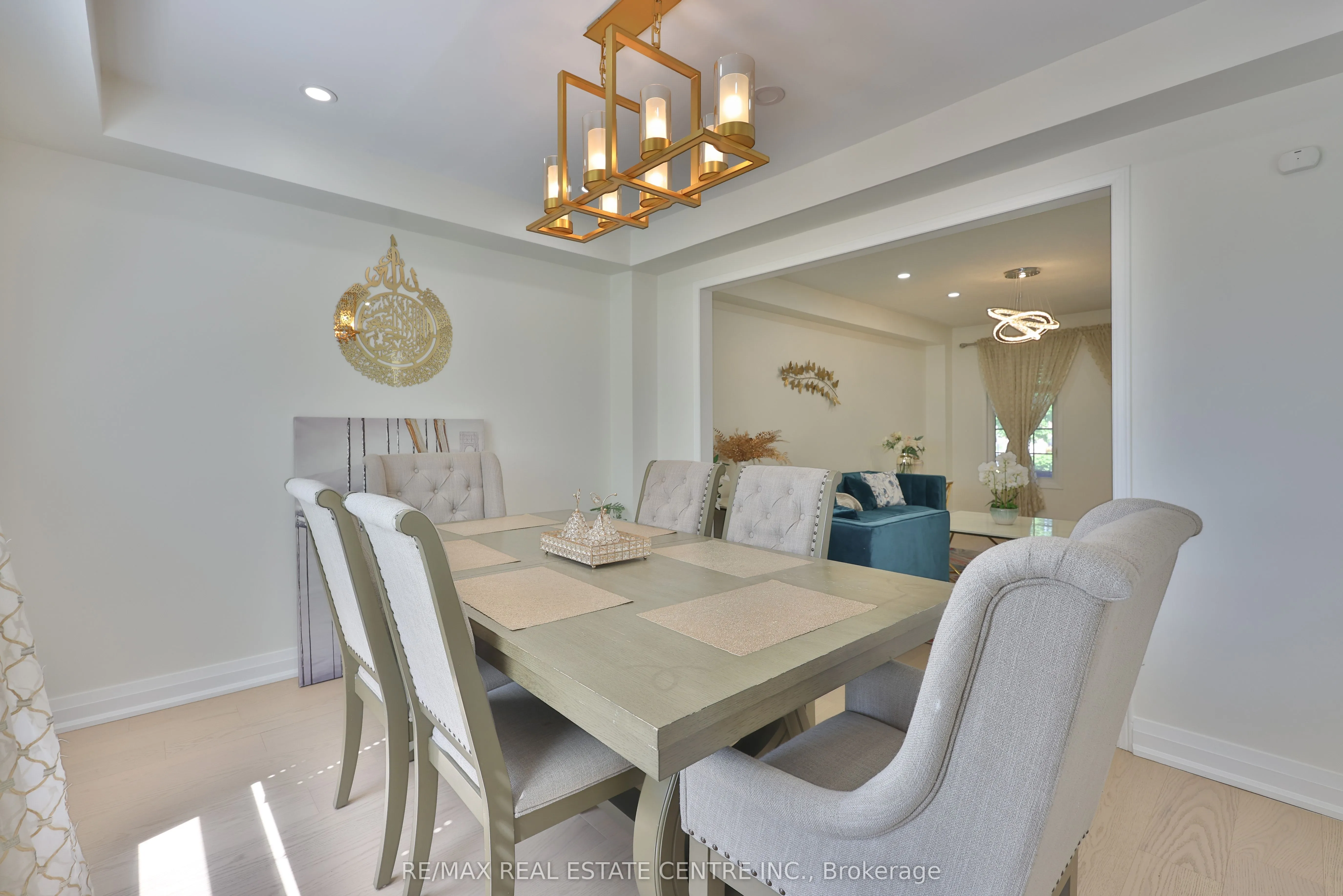 3826 forest bluff Crescent