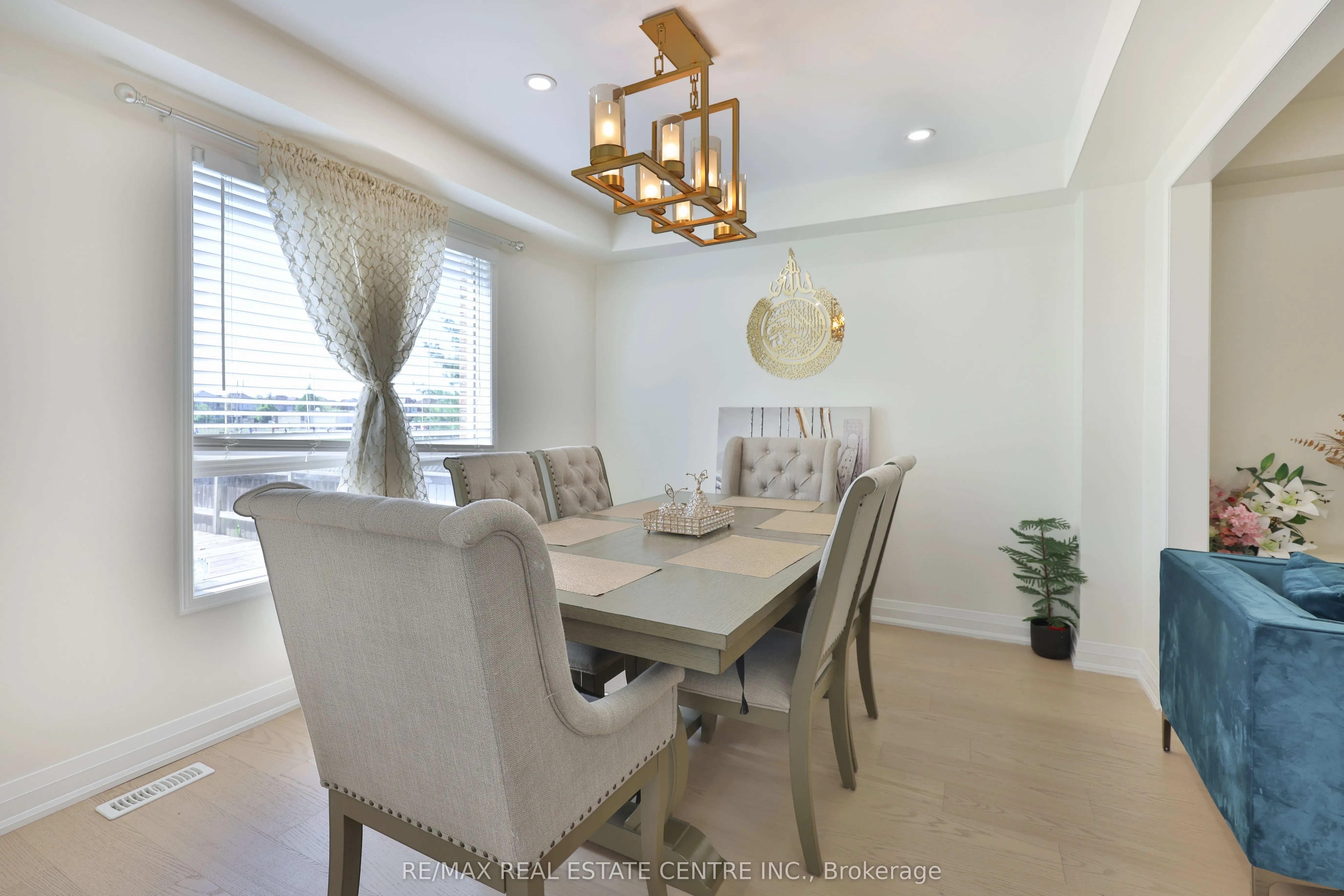 3826 forest bluff Crescent
